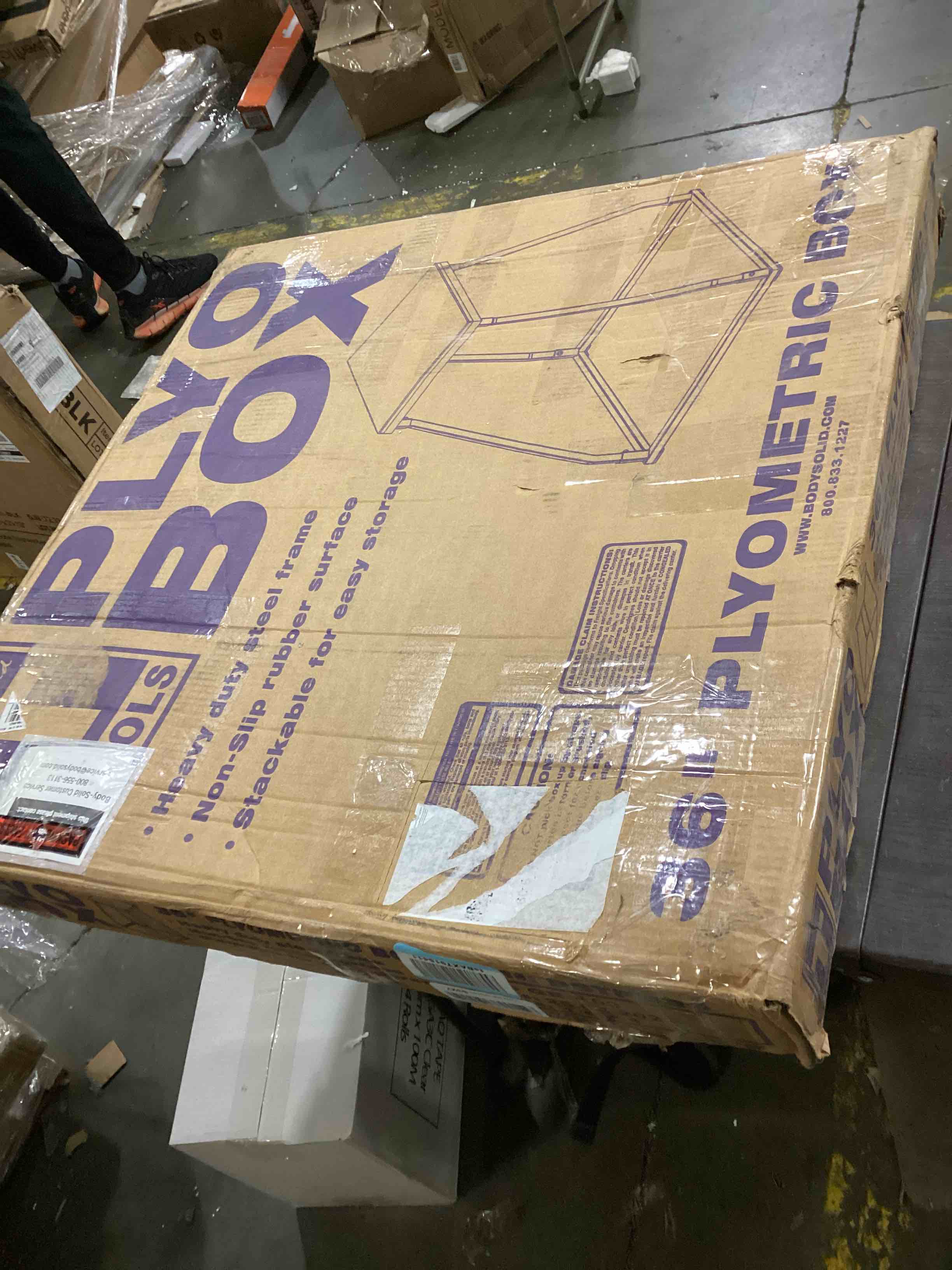 https://s3.amazonaws.com/lotting-images-prod/bidfta/RED5202338_1709220993399.jpeg