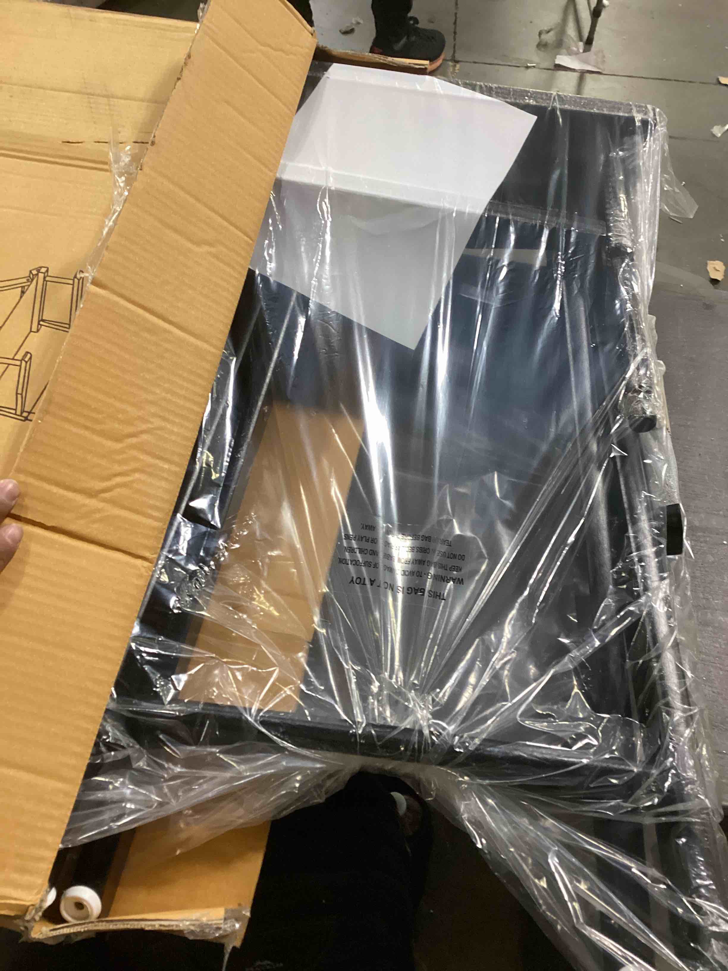 https://s3.amazonaws.com/lotting-images-prod/bidfta/RED5202357_1709228192231.jpeg