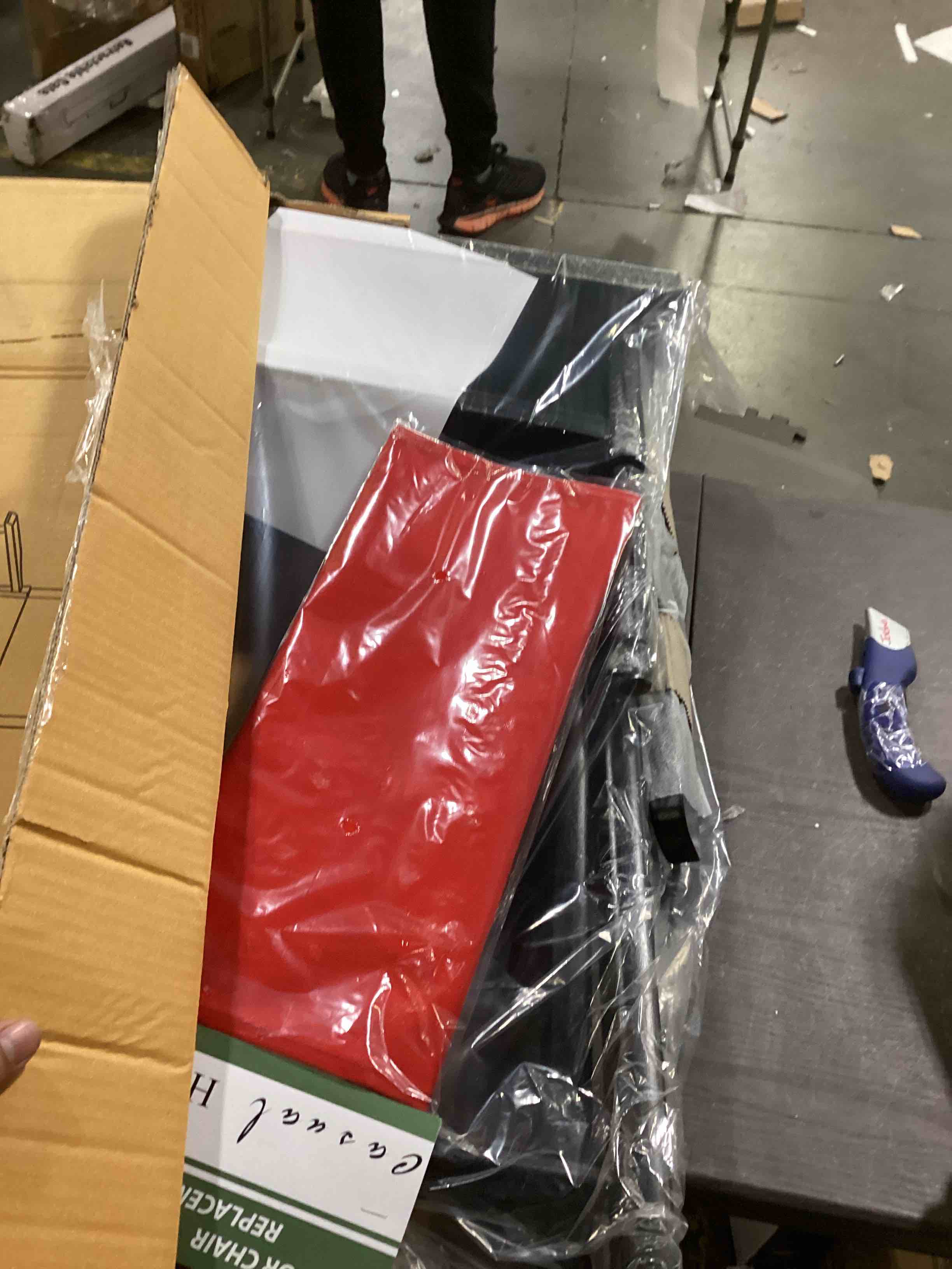 https://s3.amazonaws.com/lotting-images-prod/bidfta/RED5202357_1709228209863.jpeg