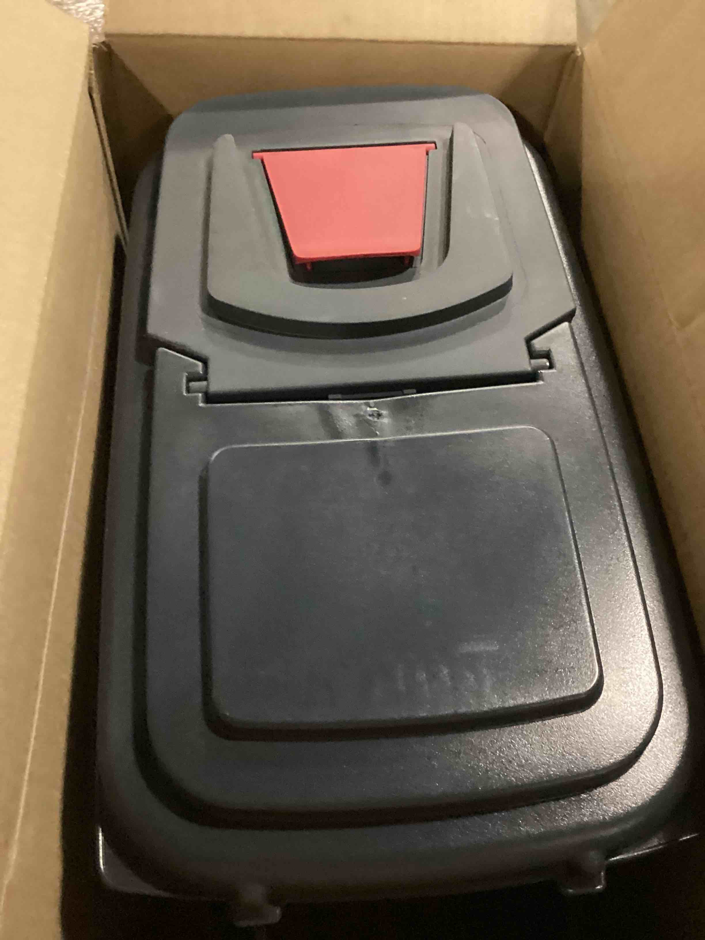 https://s3.amazonaws.com/lotting-images-prod/bidfta/RED5202765_1706557692028.jpeg