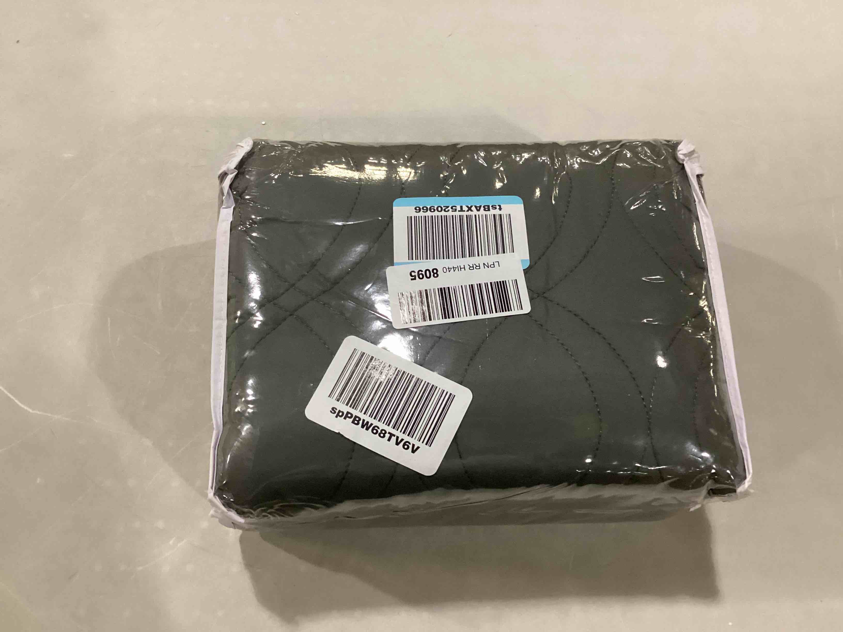 https://s3.amazonaws.com/lotting-images-prod/bidfta/RED5202783_1706619429776.jpeg
