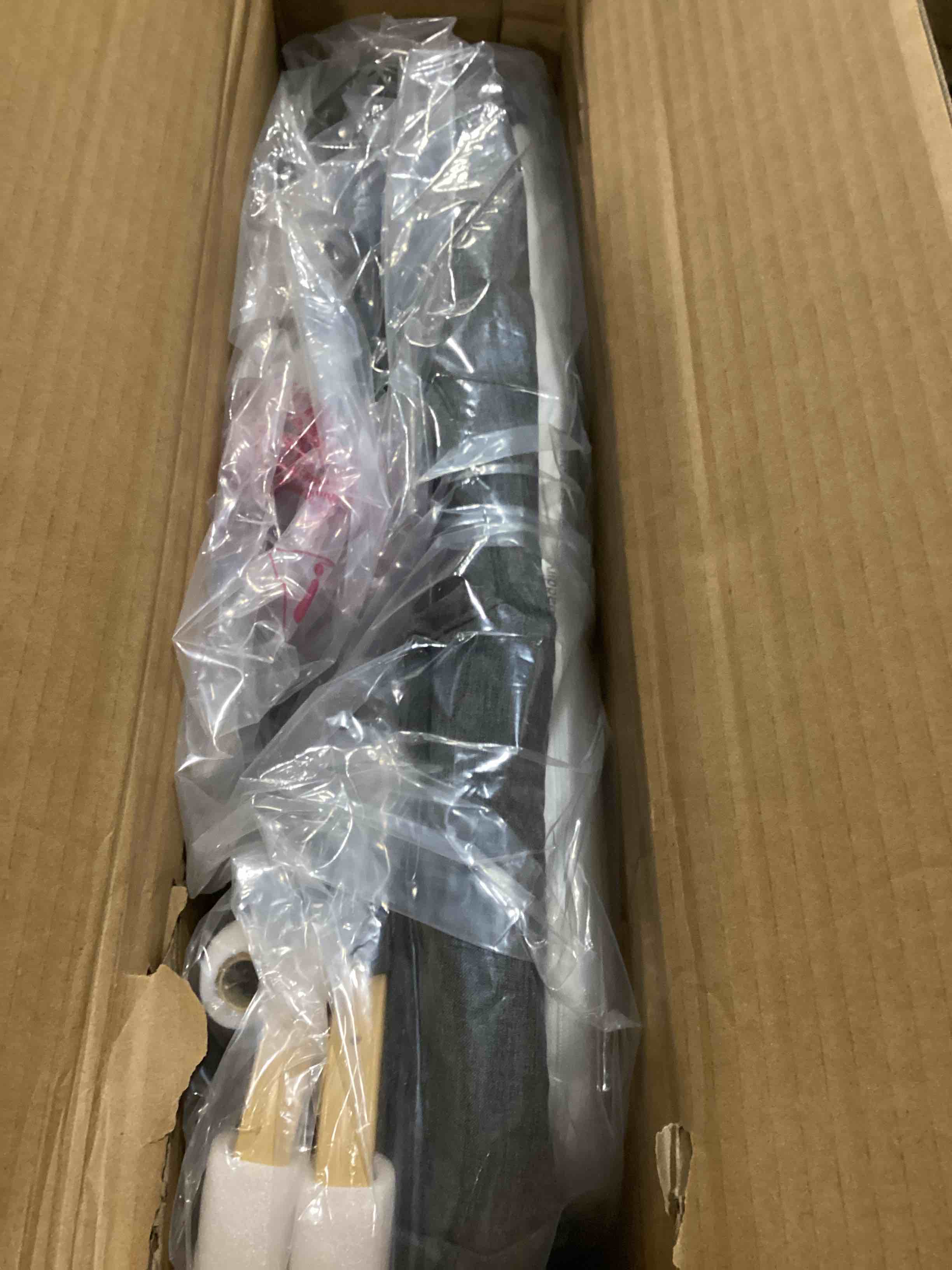 https://s3.amazonaws.com/lotting-images-prod/bidfta/RED5202840_1706636617801.jpeg