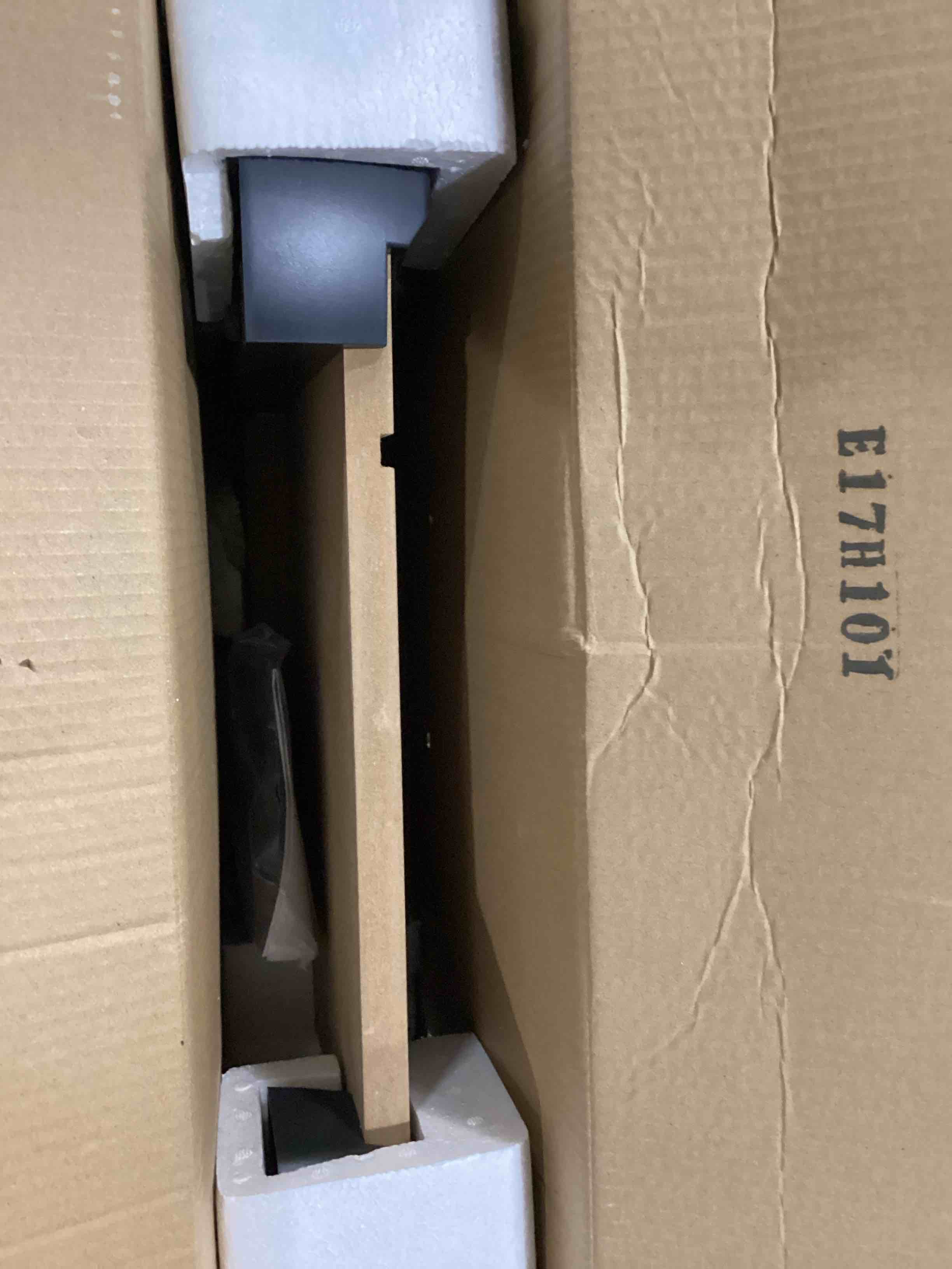 https://s3.amazonaws.com/lotting-images-prod/bidfta/RED5203015_1706901851099.jpeg