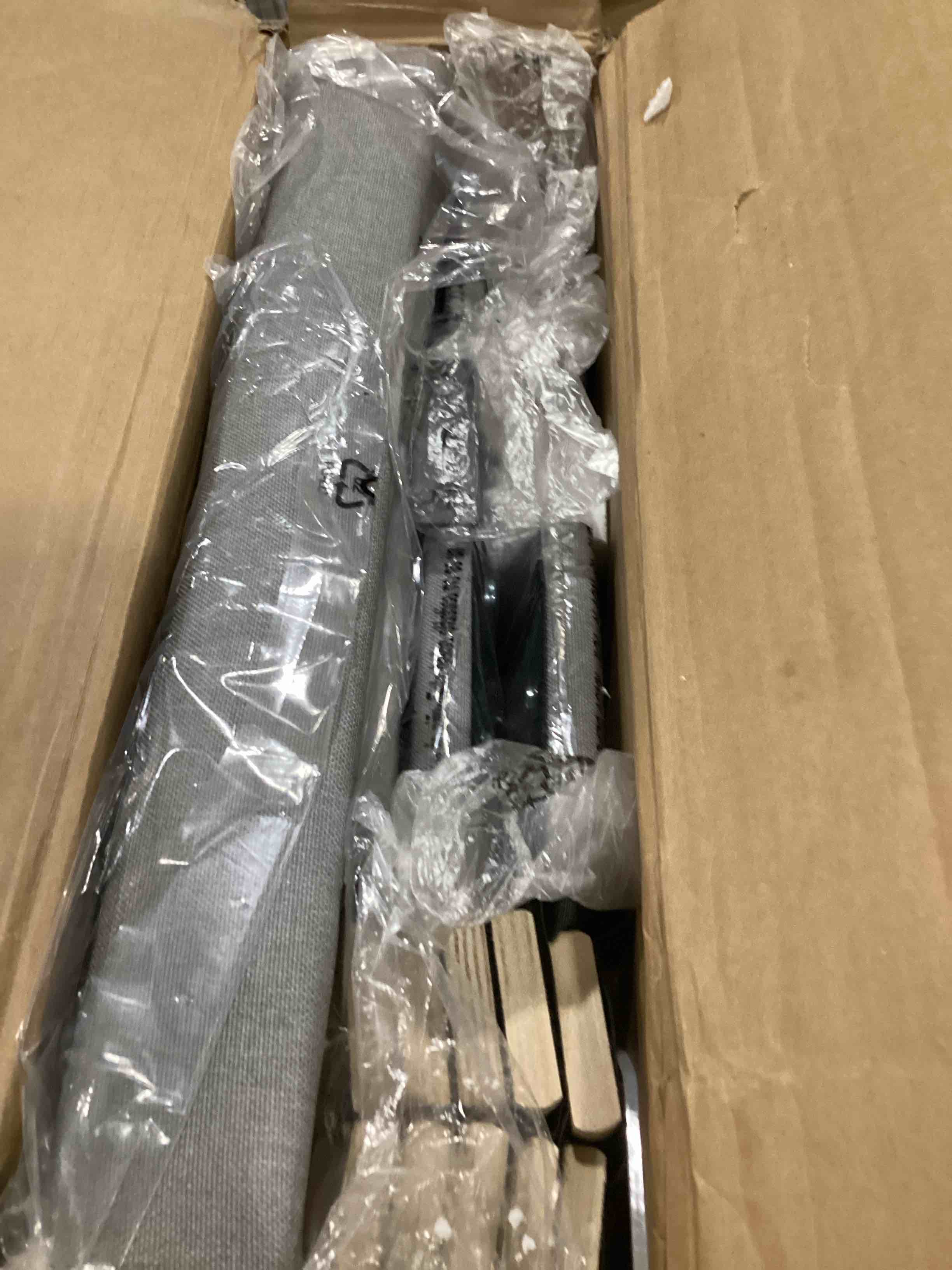 https://s3.amazonaws.com/lotting-images-prod/bidfta/RED5203811_1708013224142.jpeg