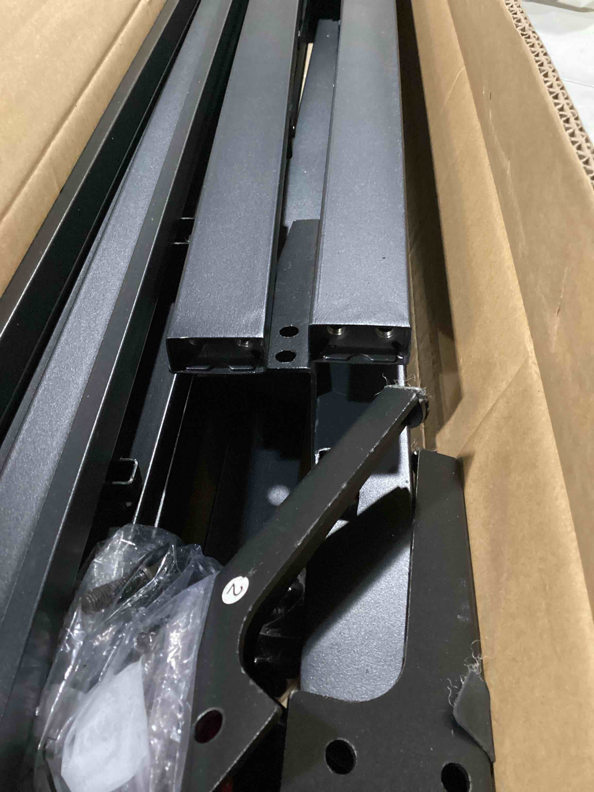 https://s3.amazonaws.com/lotting-images-prod/bidfta/RED5203883_1708088006571.jpeg
