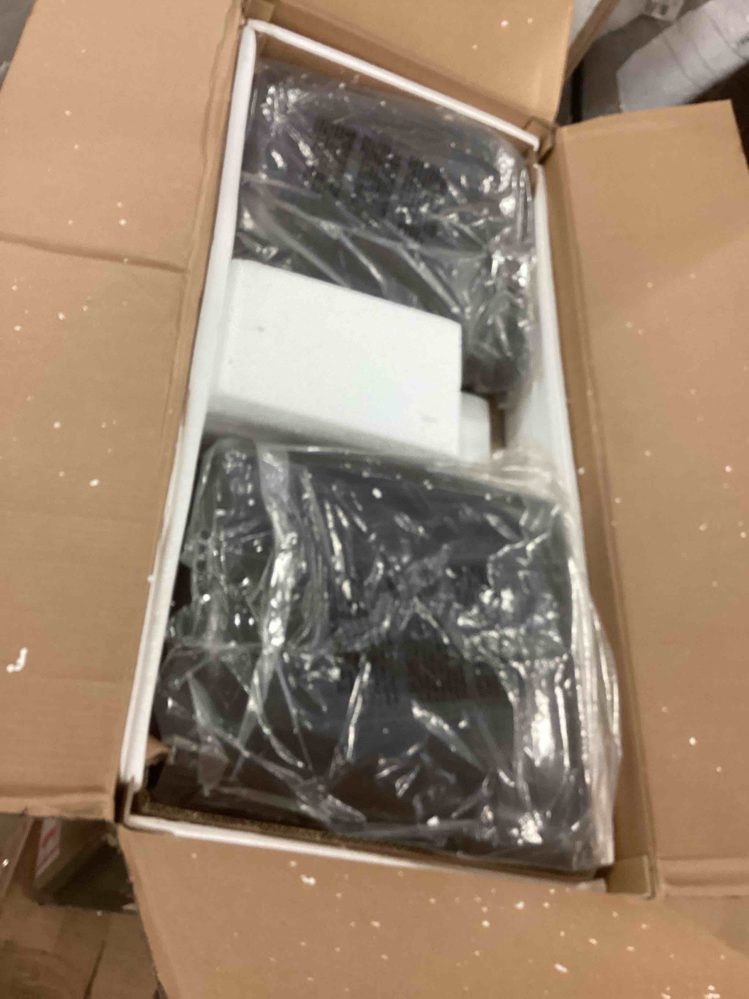 https://s3.amazonaws.com/lotting-images-prod/bidfta/RED5204035_1705509772575.jpeg