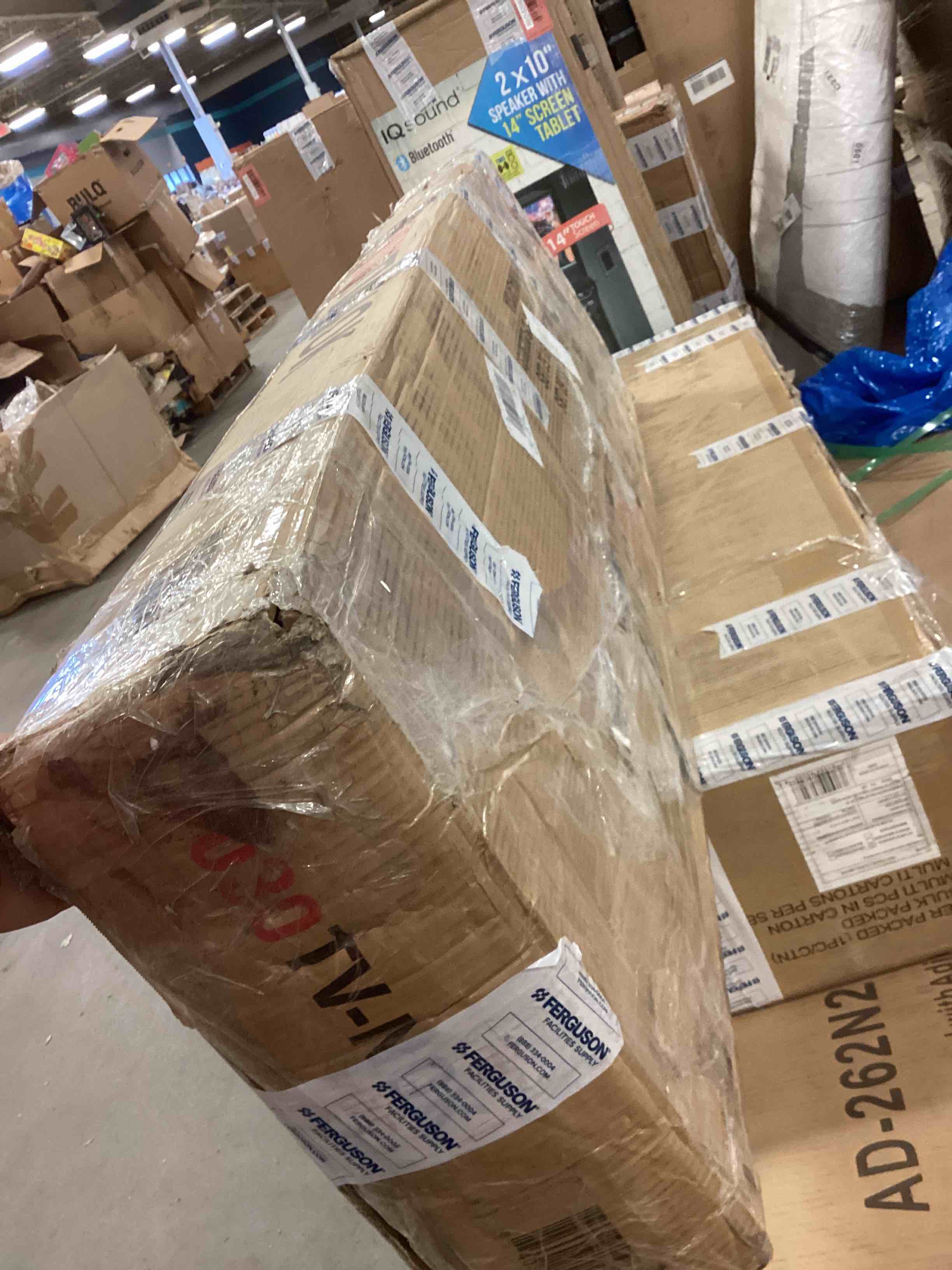 https://s3.amazonaws.com/lotting-images-prod/bidfta/RED5204038_1705510874678.jpeg