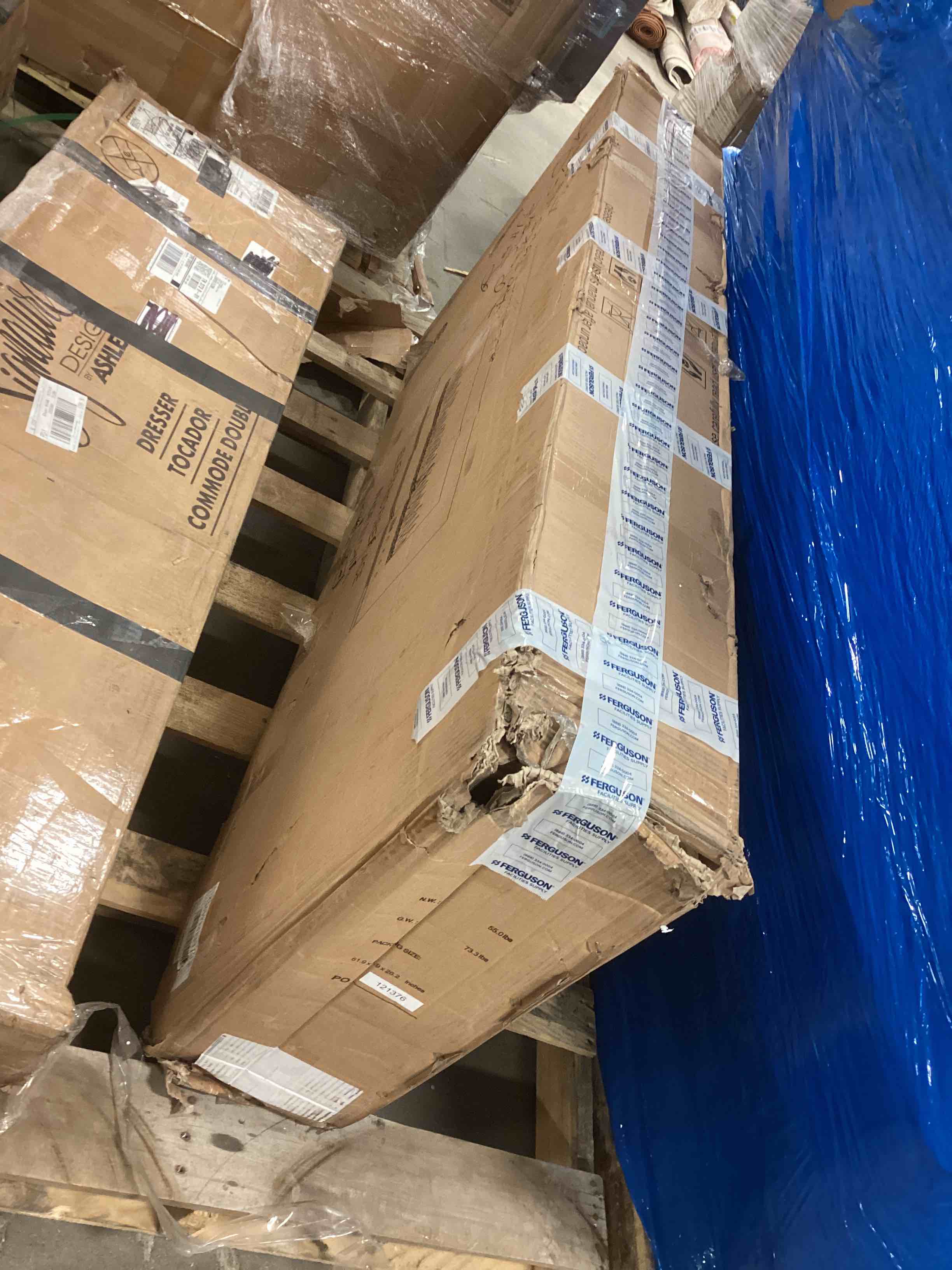 https://s3.amazonaws.com/lotting-images-prod/bidfta/RED5204041_1705514860043.jpeg