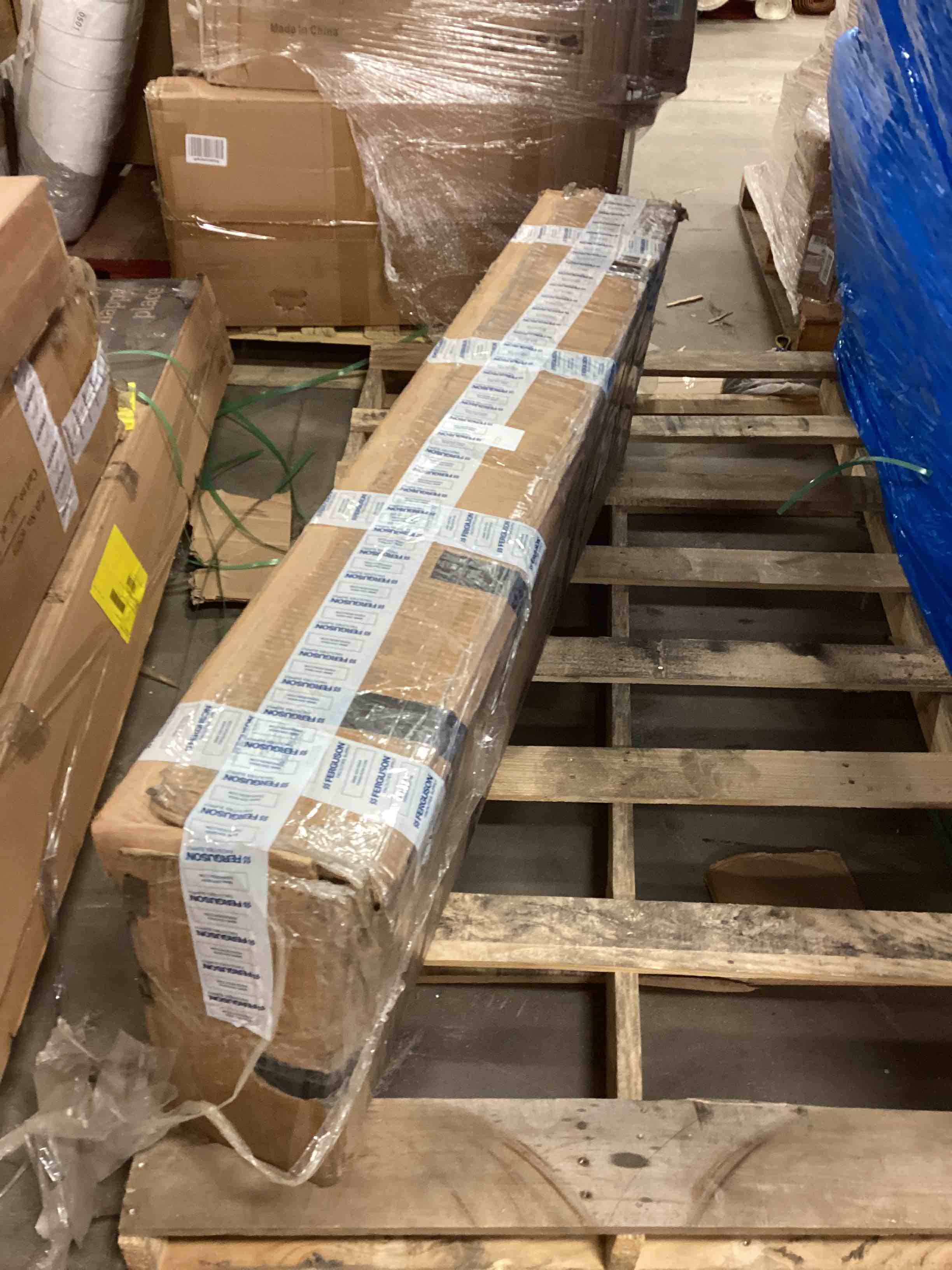 https://s3.amazonaws.com/lotting-images-prod/bidfta/RED5204042_1705515516266.jpeg