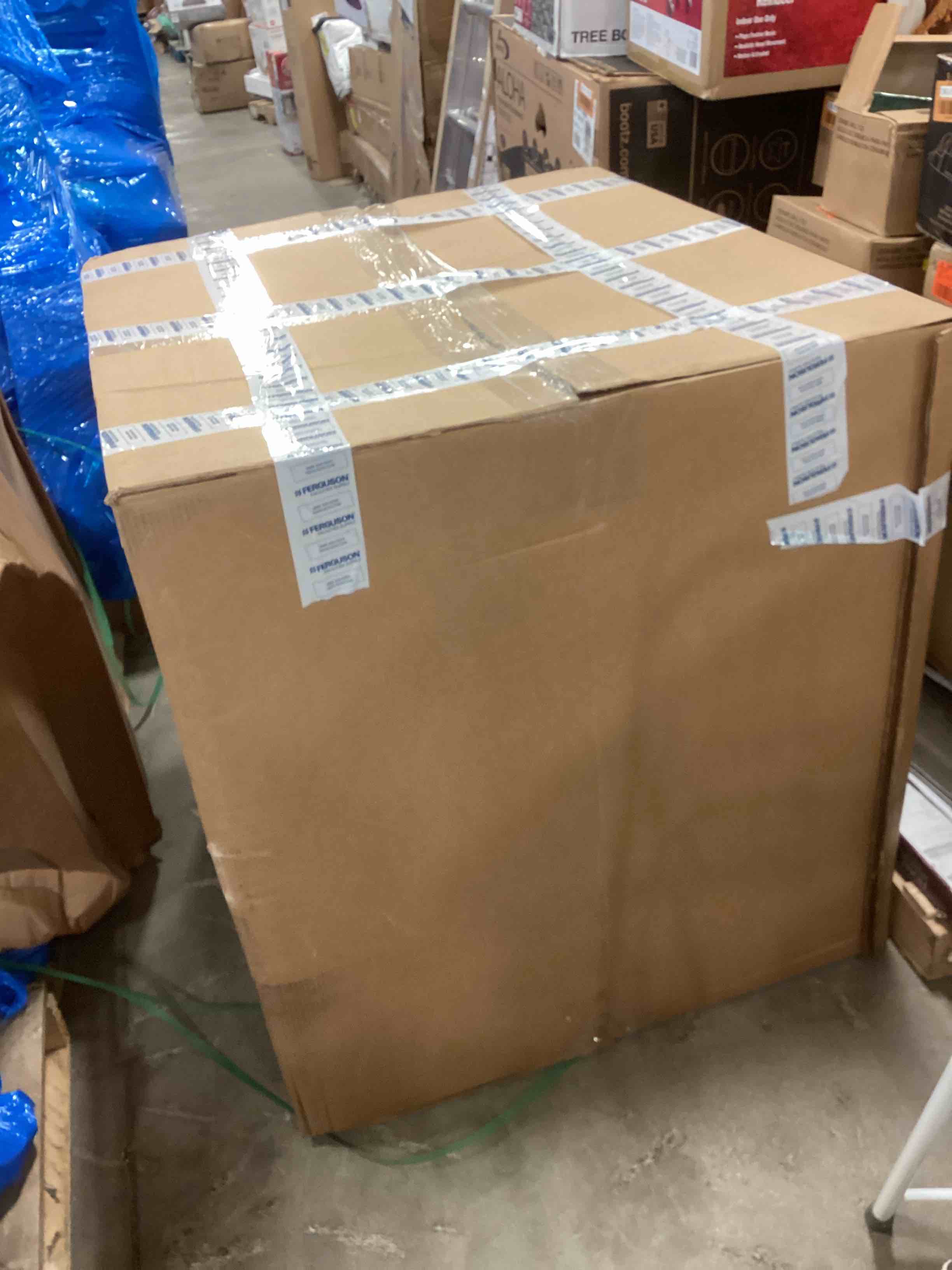 https://s3.amazonaws.com/lotting-images-prod/bidfta/RED5204043_1705516965278.jpeg