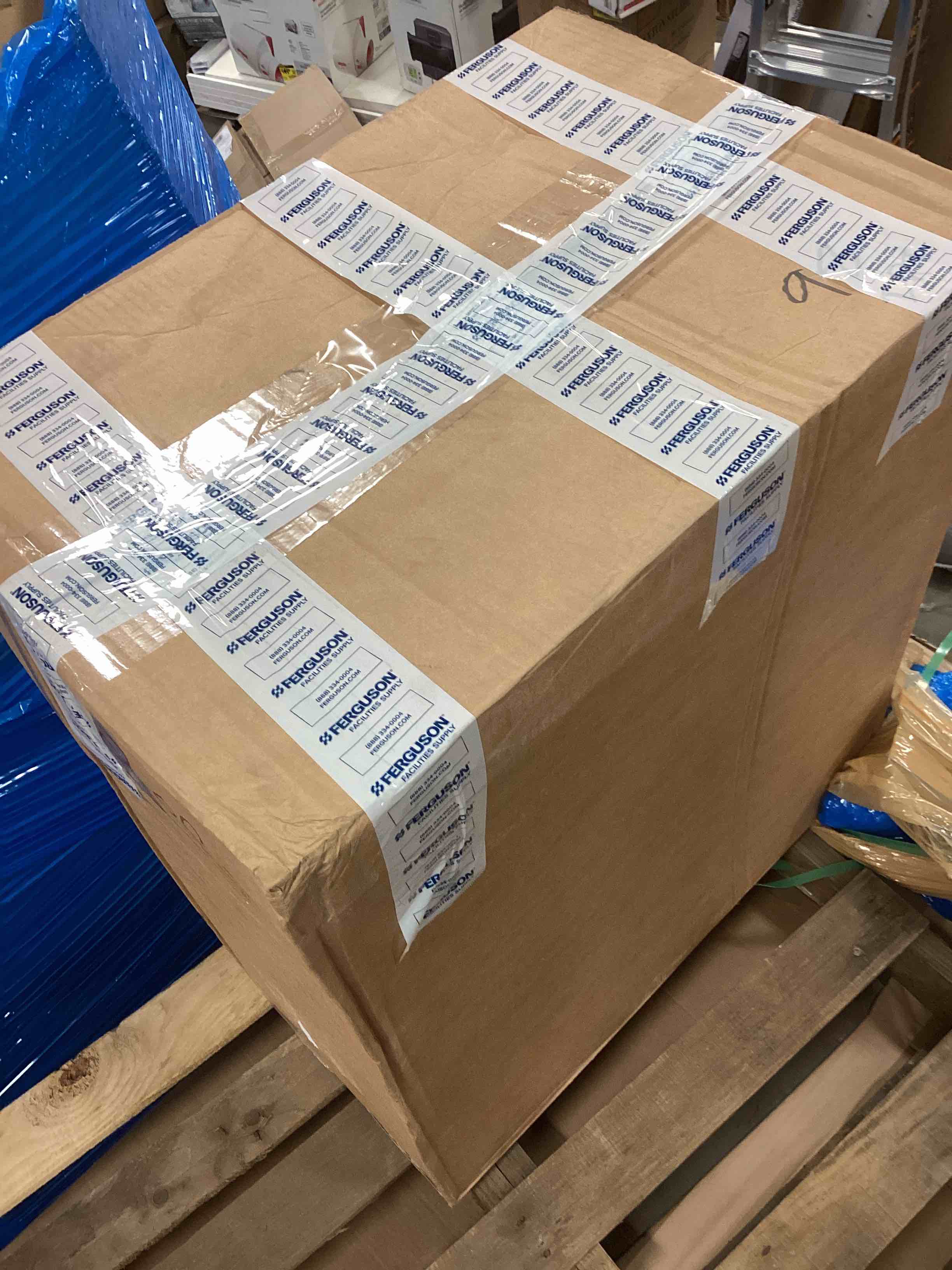 https://s3.amazonaws.com/lotting-images-prod/bidfta/RED5204043_1705589615674.jpeg