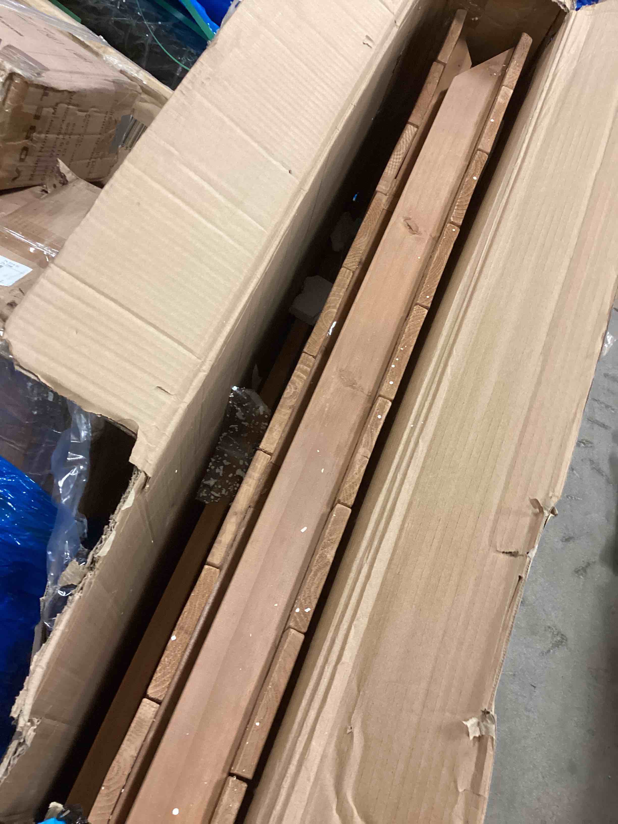 https://s3.amazonaws.com/lotting-images-prod/bidfta/RED5204045_1705517784648.jpeg
