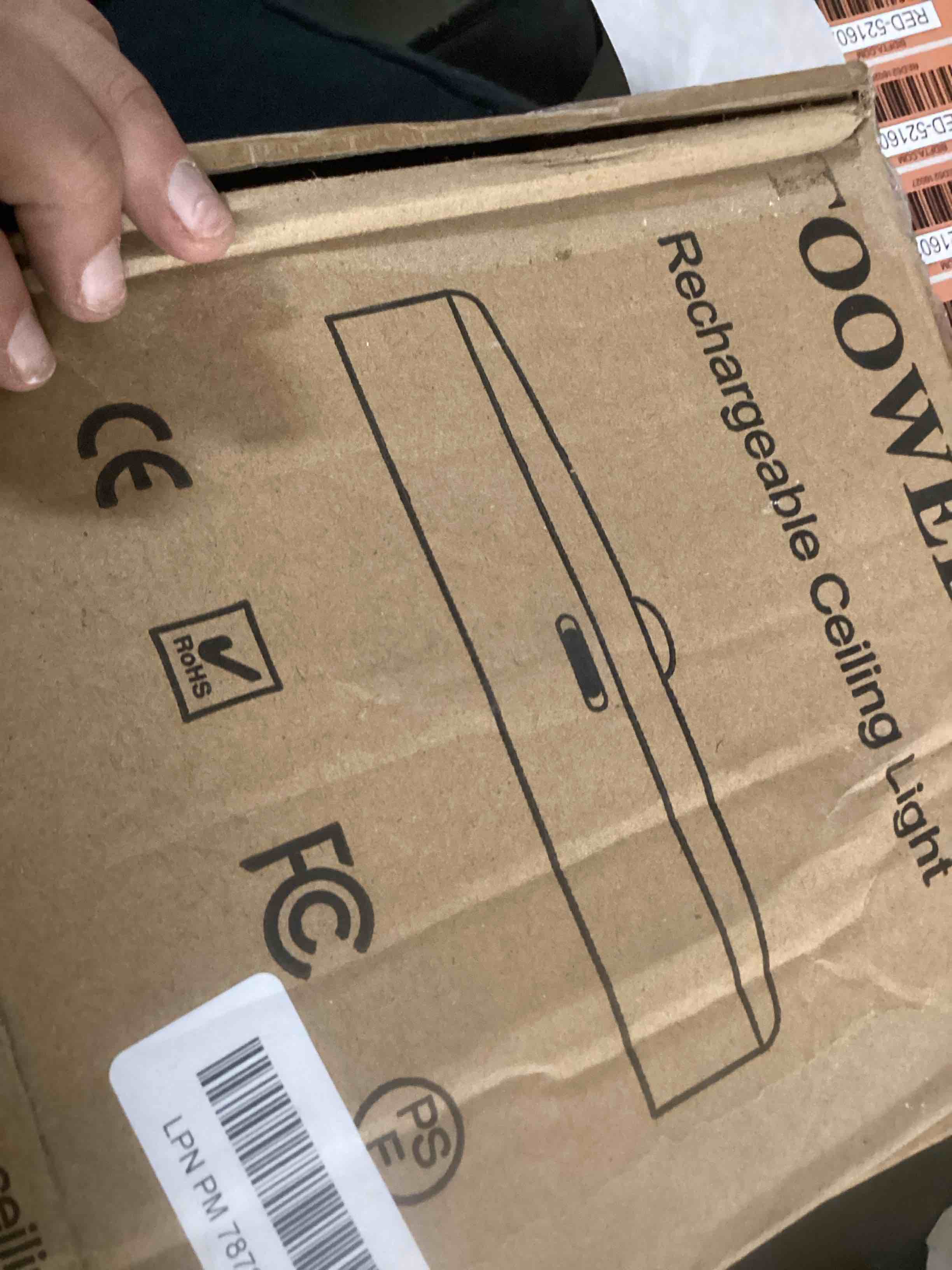 https://s3.amazonaws.com/lotting-images-prod/bidfta/RED5216031_1701282960146.jpeg