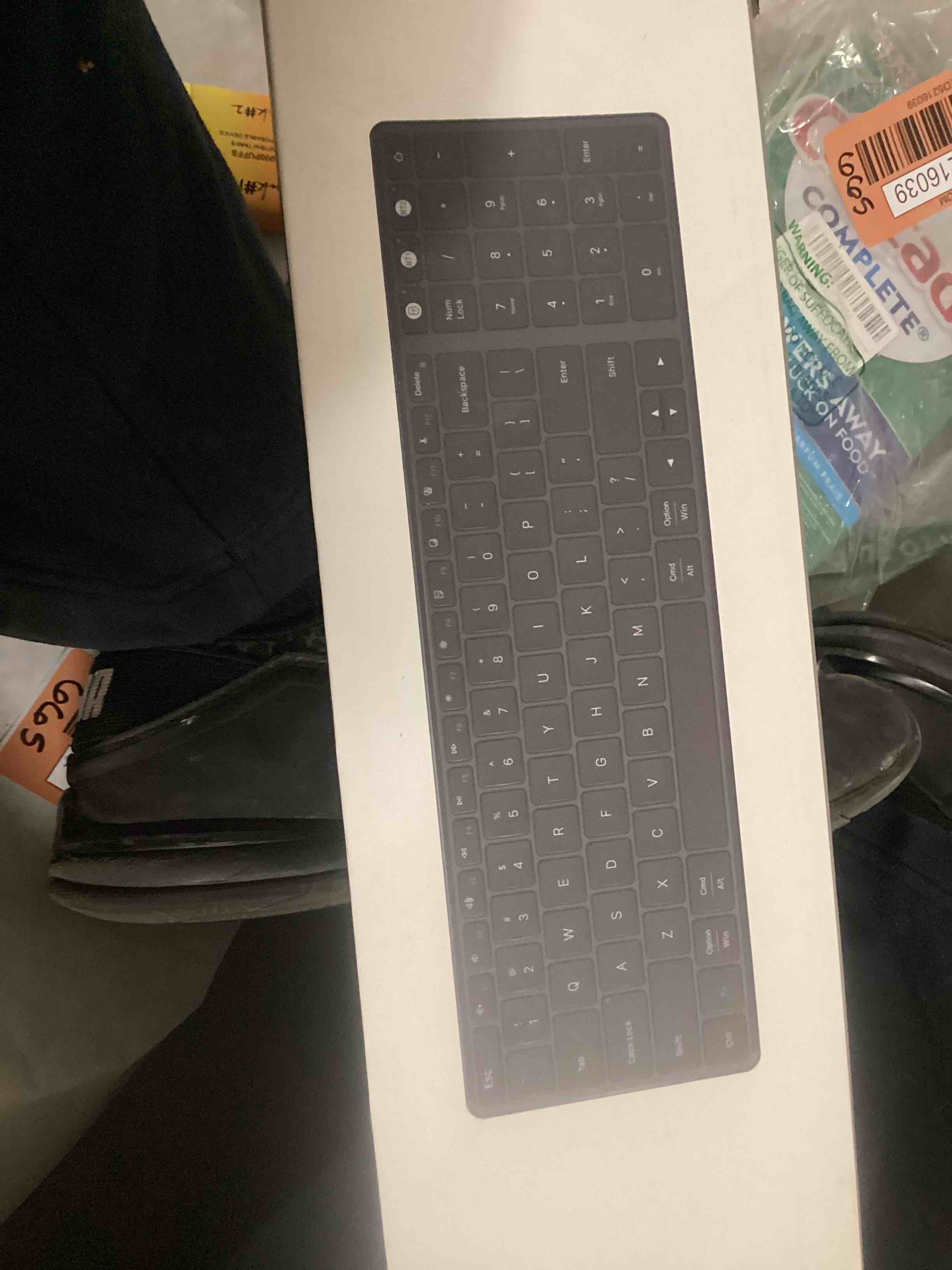 https://s3.amazonaws.com/lotting-images-prod/bidfta/RED5216033_1701282668164.jpeg