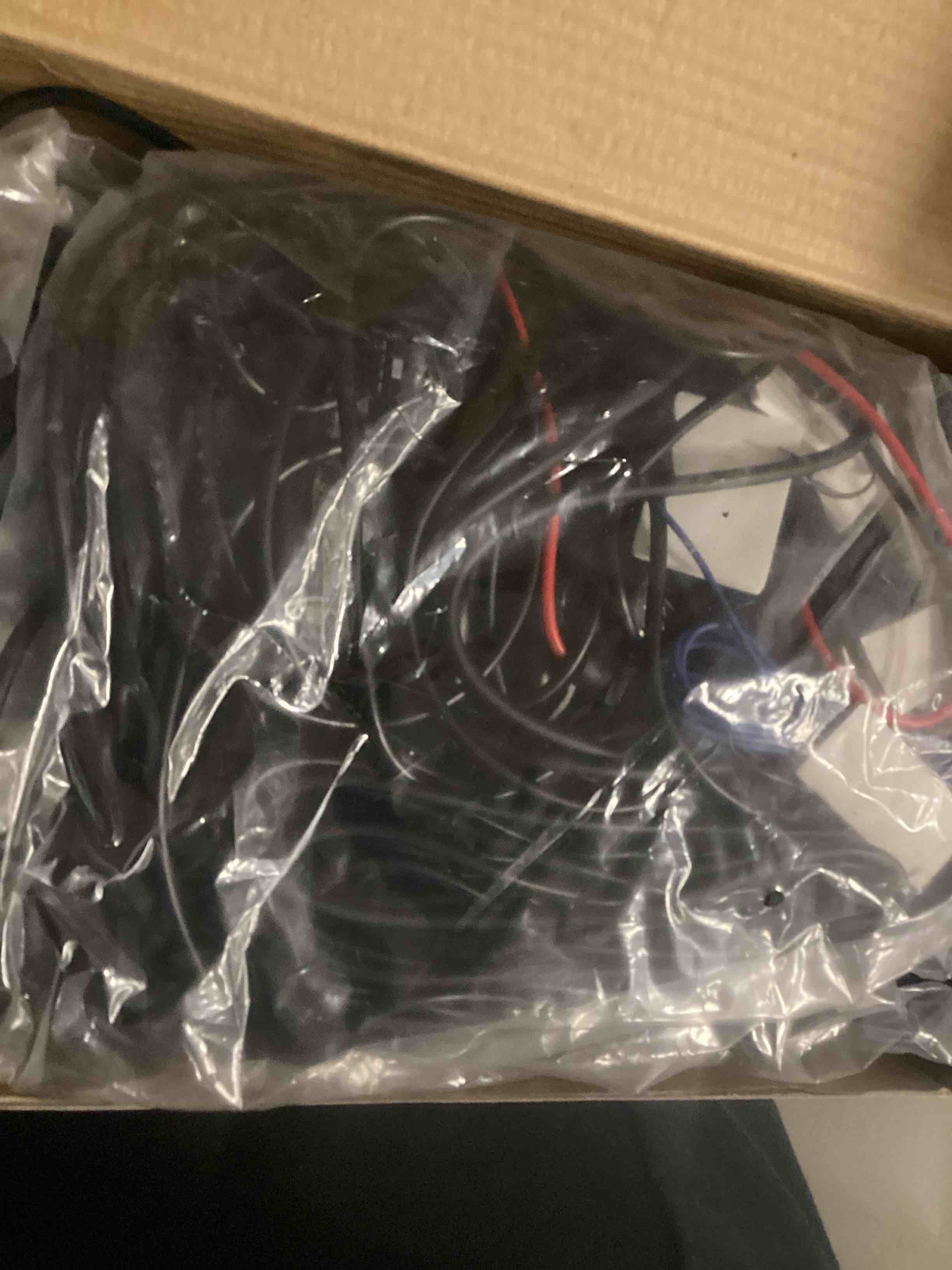 https://s3.amazonaws.com/lotting-images-prod/bidfta/RED5216064_1701279367125.jpeg