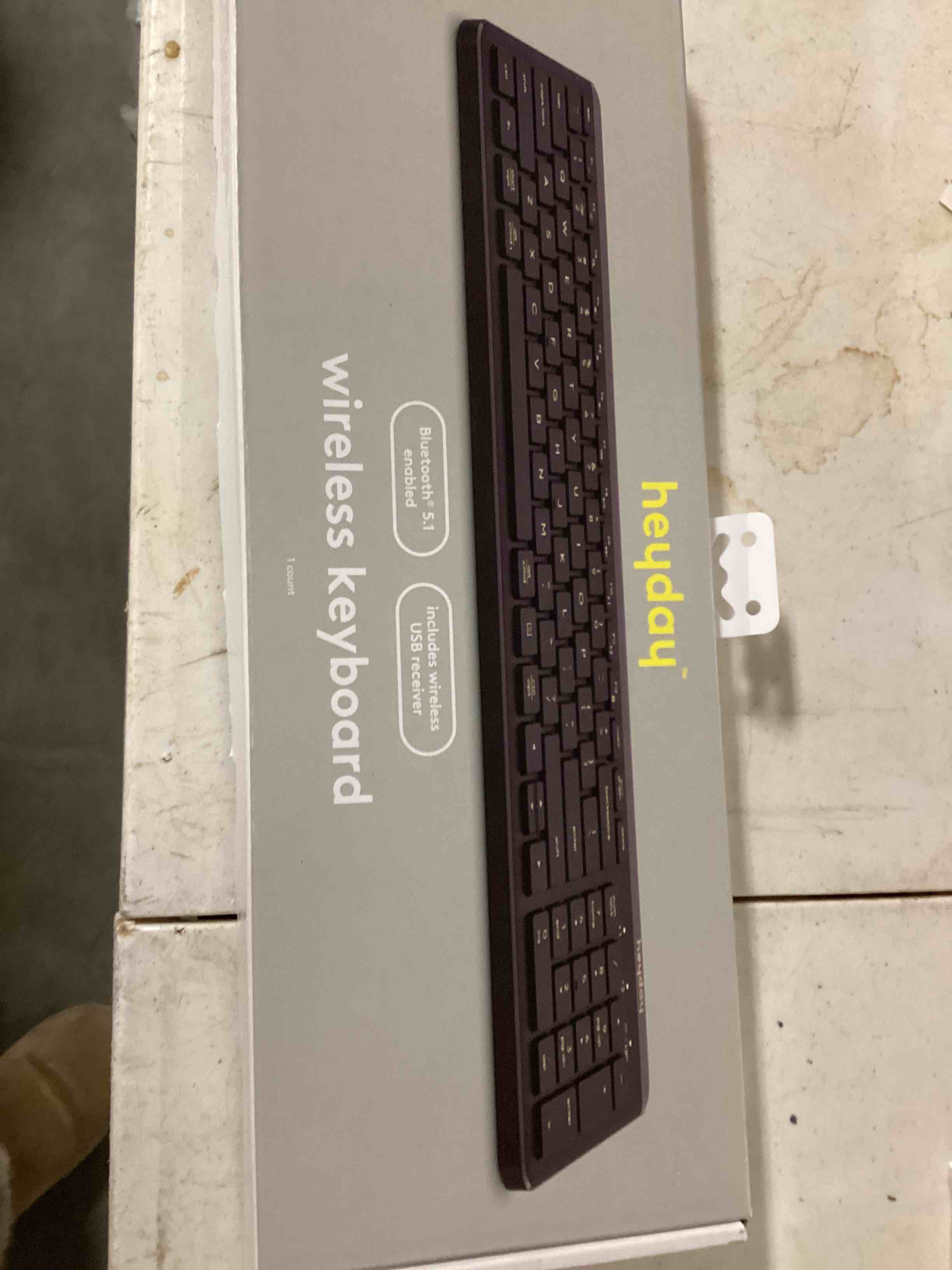 https://s3.amazonaws.com/lotting-images-prod/bidfta/RED5216278_1701358815499.jpeg