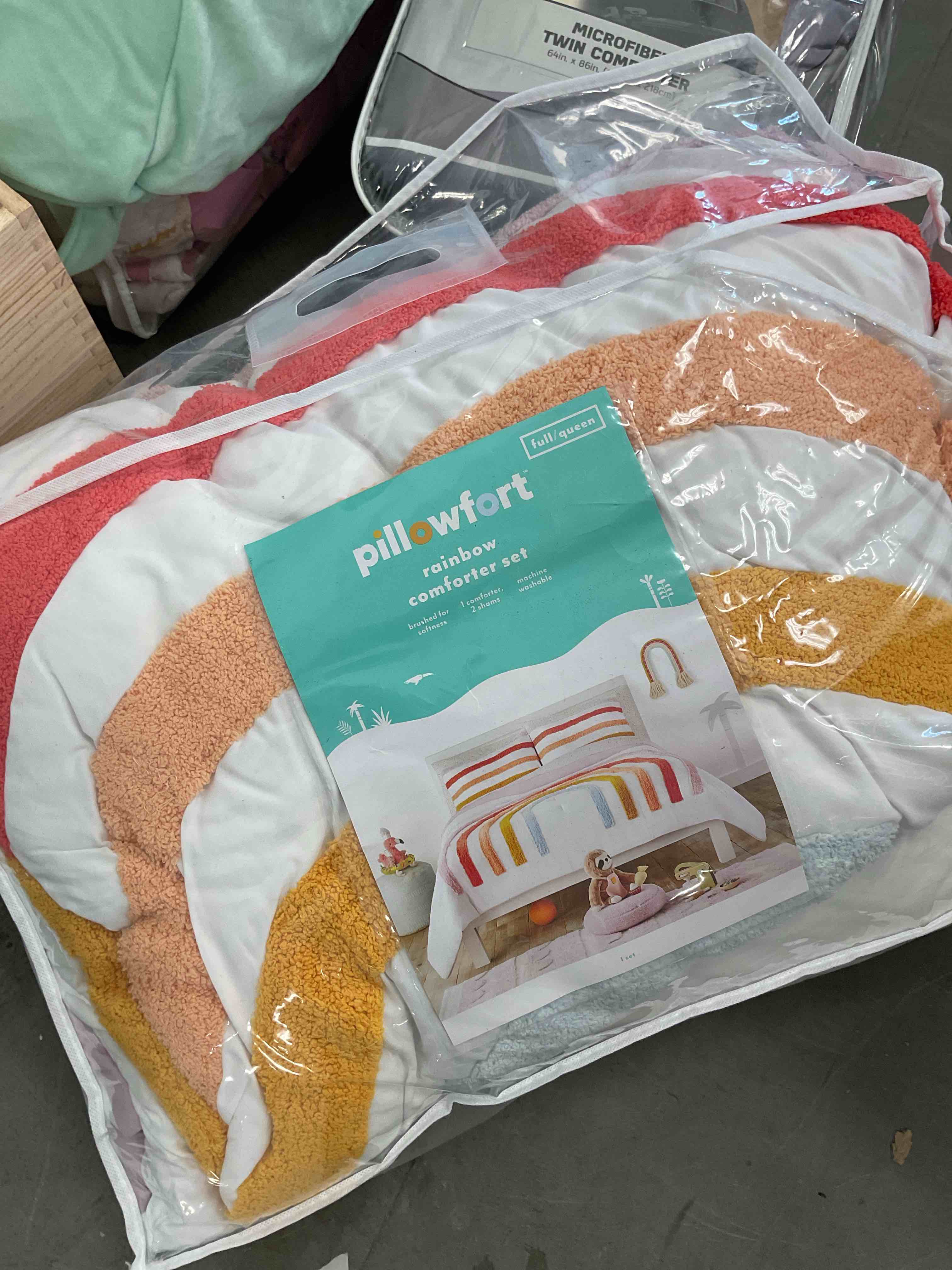 https://s3.amazonaws.com/lotting-images-prod/bidfta/RED5218155_1730473315606.jpeg