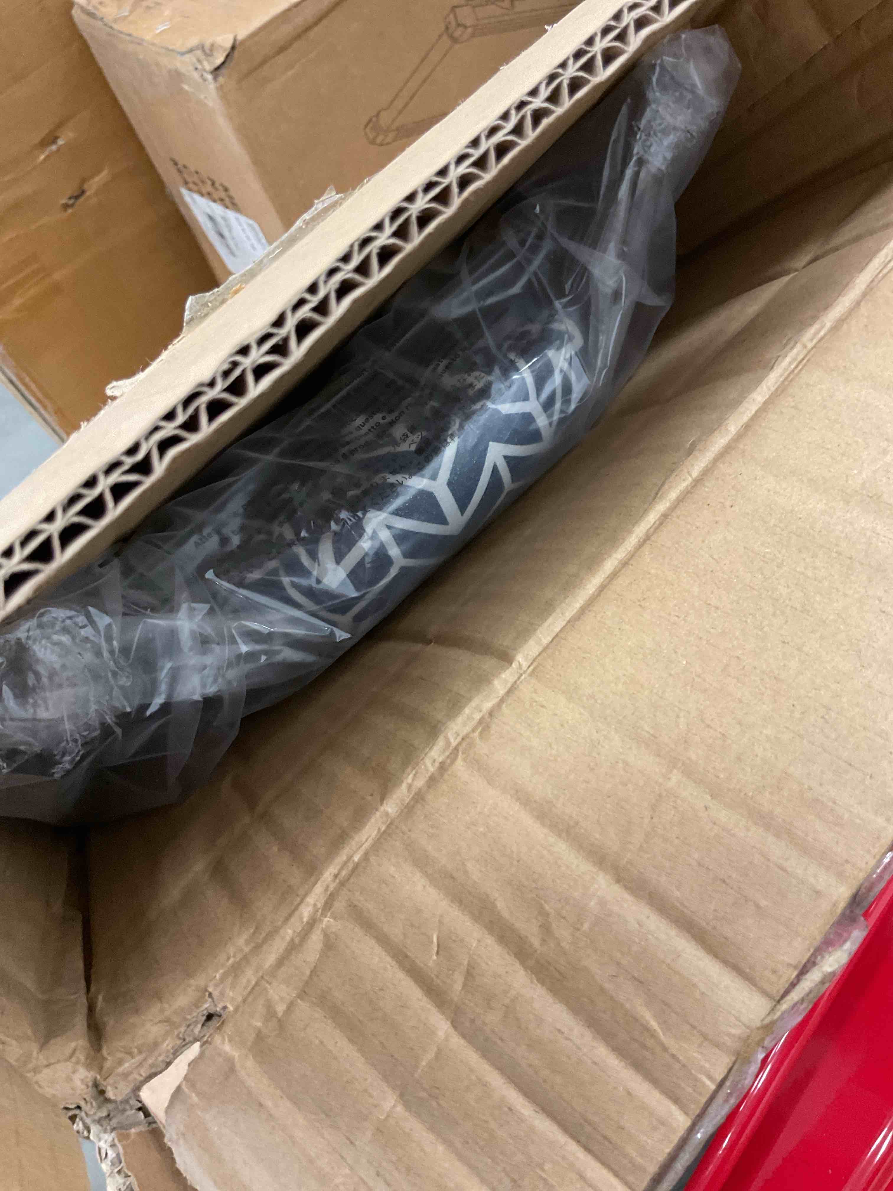https://s3.amazonaws.com/lotting-images-prod/bidfta/RED5218489_1730743799683.jpeg