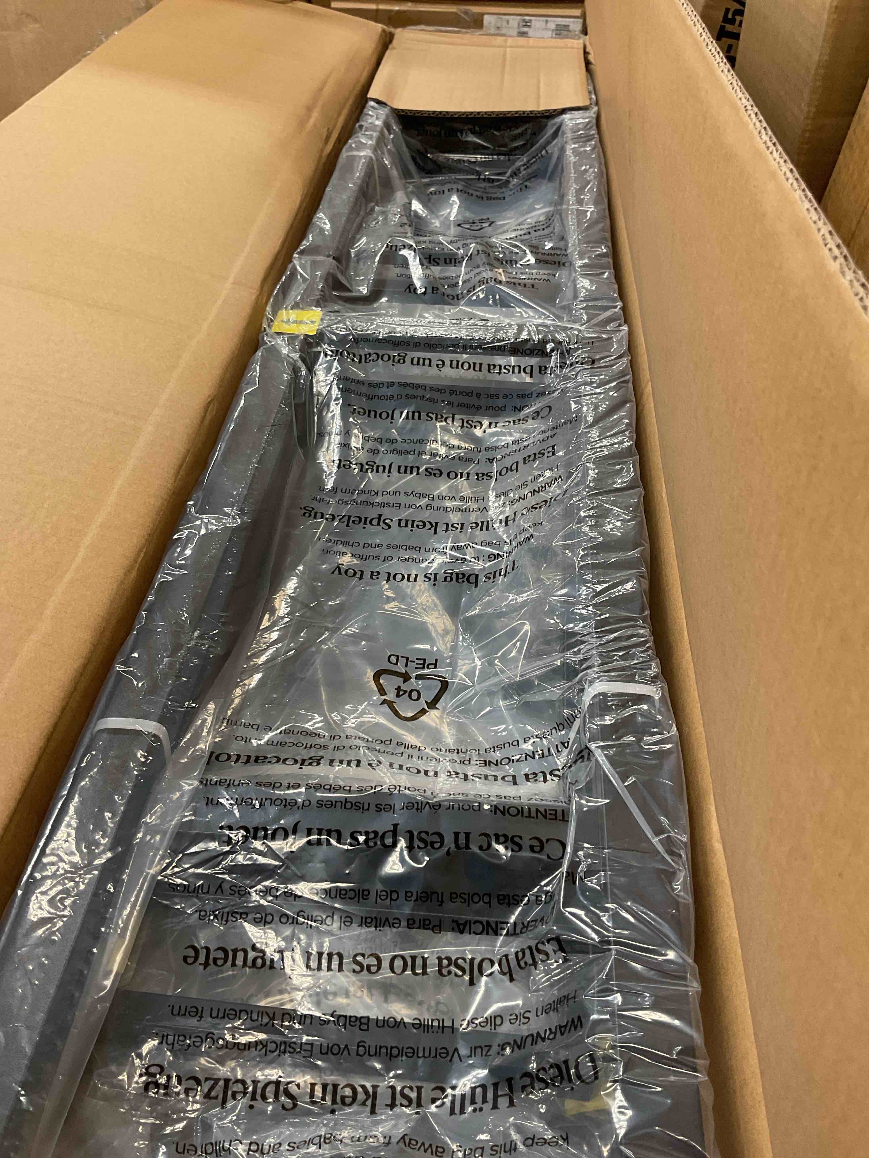 https://s3.amazonaws.com/lotting-images-prod/bidfta/RED5218492_1730743482523.jpeg