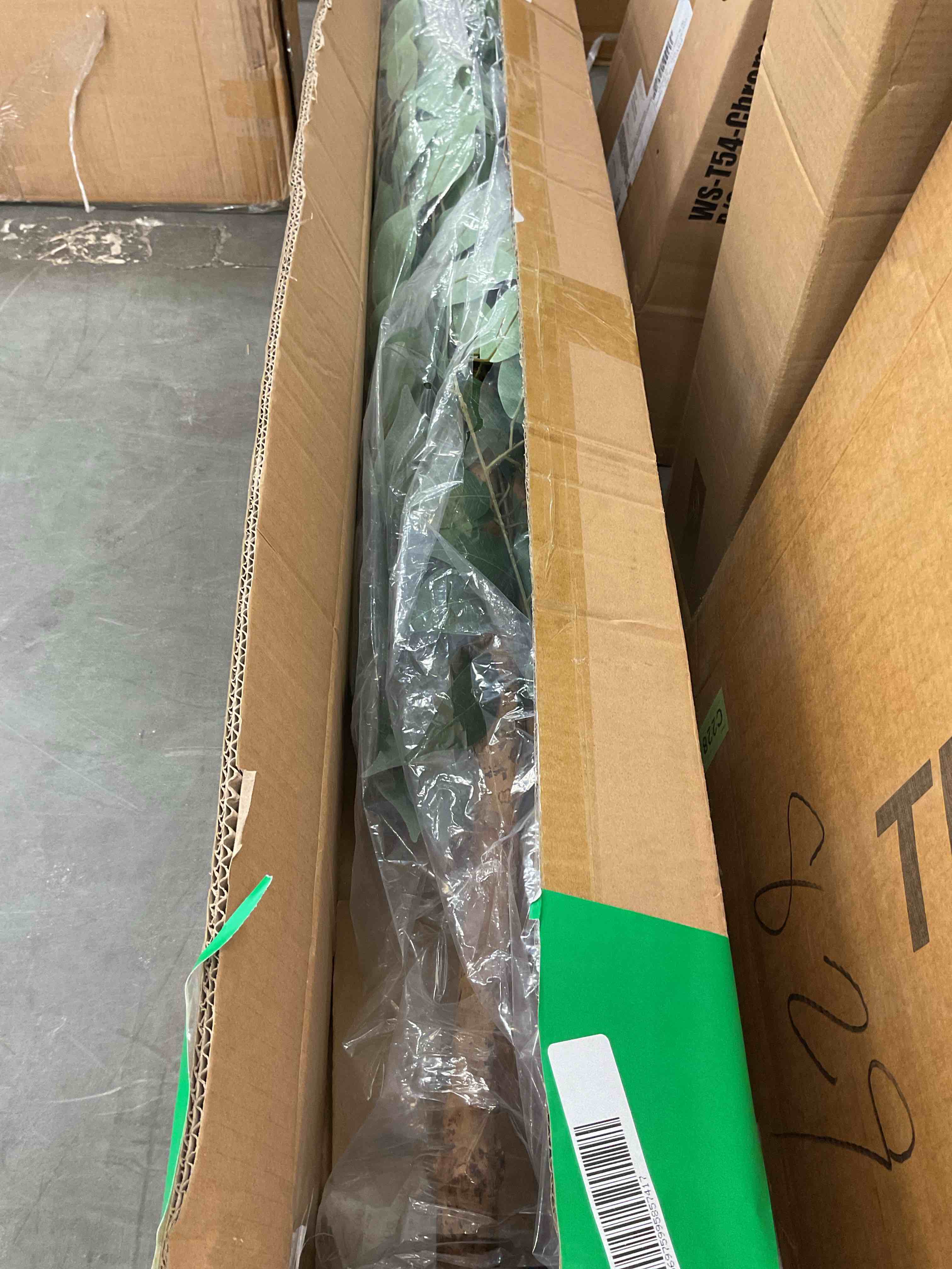 https://s3.amazonaws.com/lotting-images-prod/bidfta/RED5218493_1730743387191.jpeg