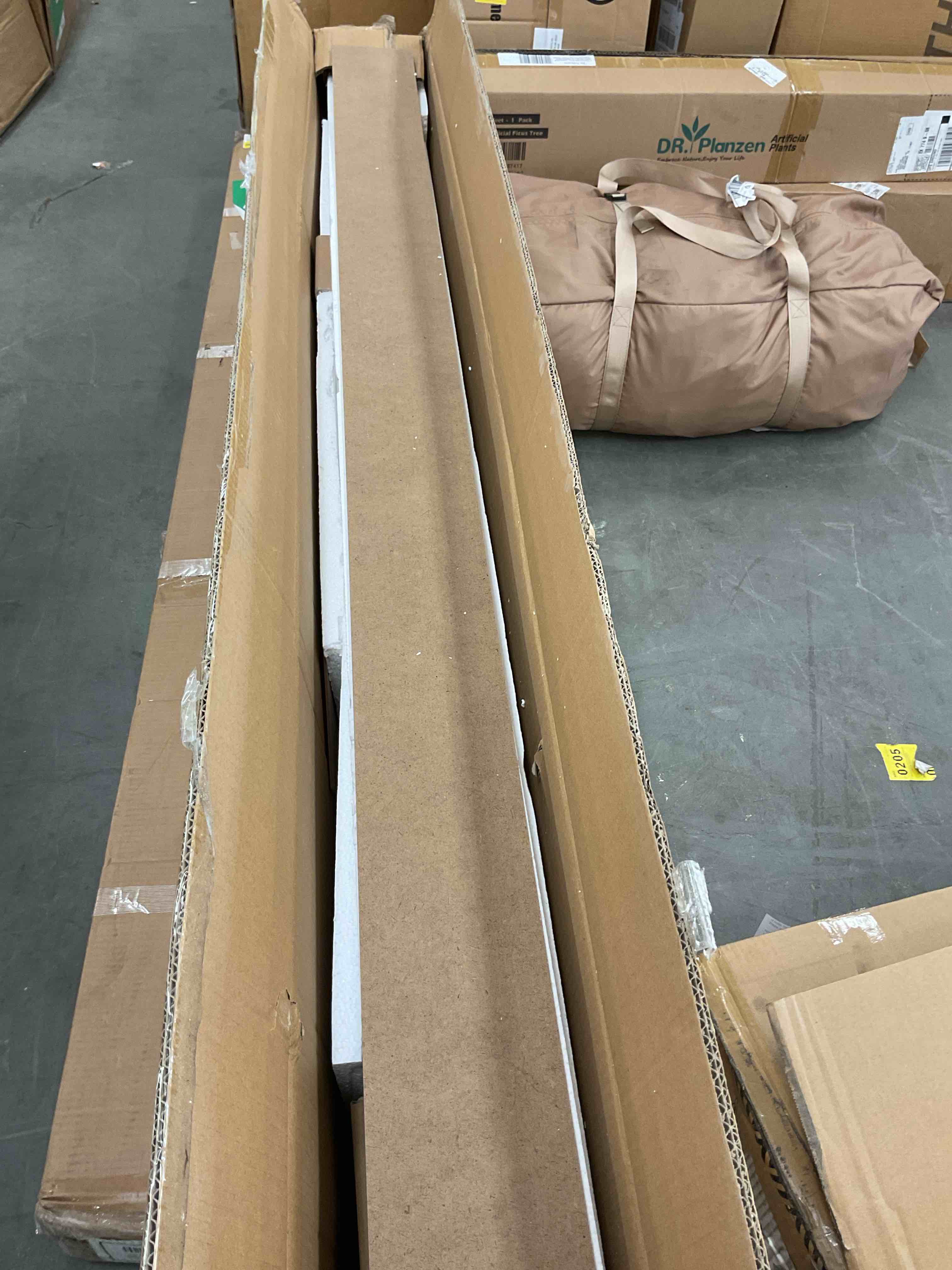 https://s3.amazonaws.com/lotting-images-prod/bidfta/RED5218495_1730742949585.jpeg