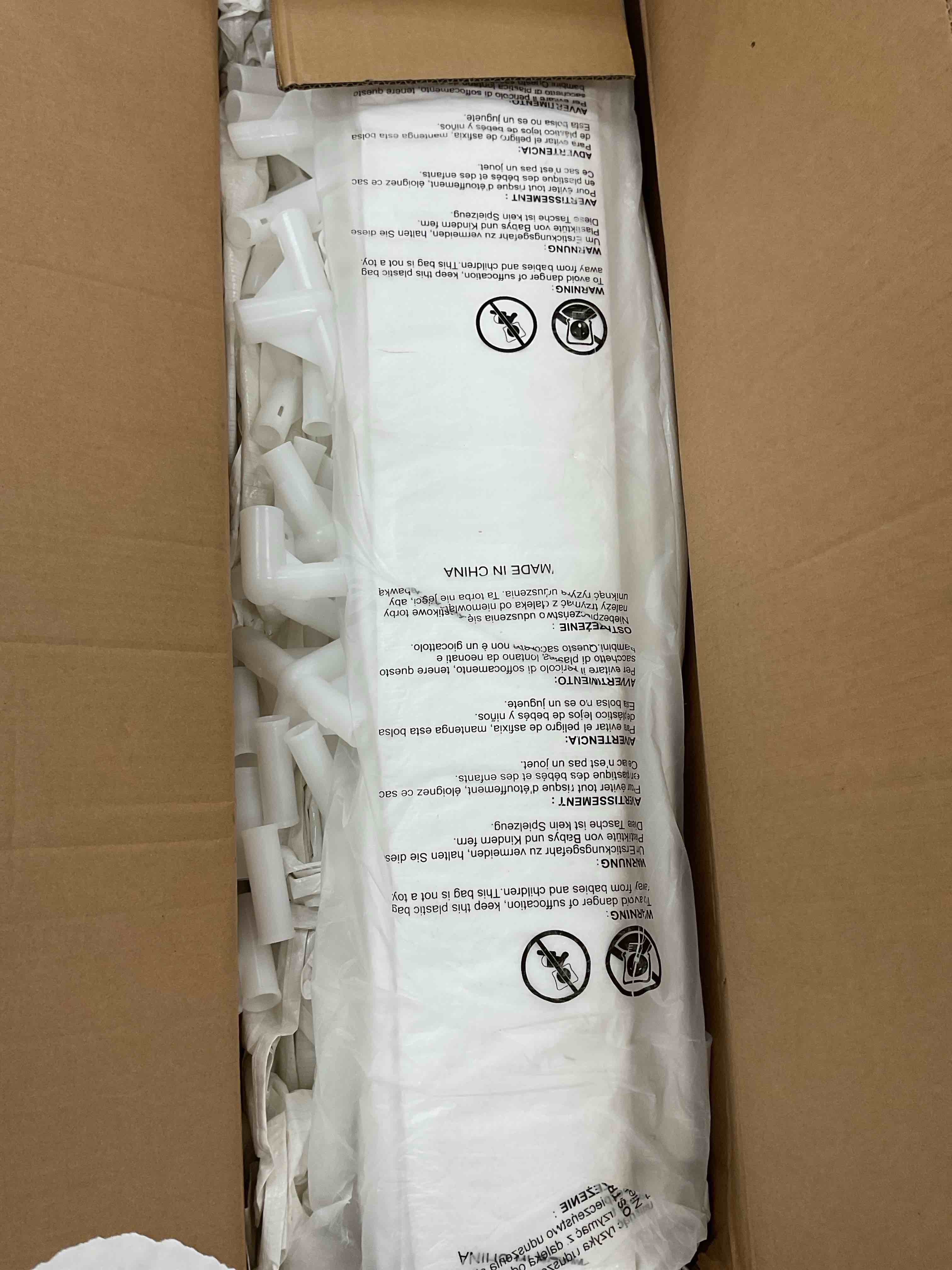 https://s3.amazonaws.com/lotting-images-prod/bidfta/RED5218496_1730742822171.jpeg