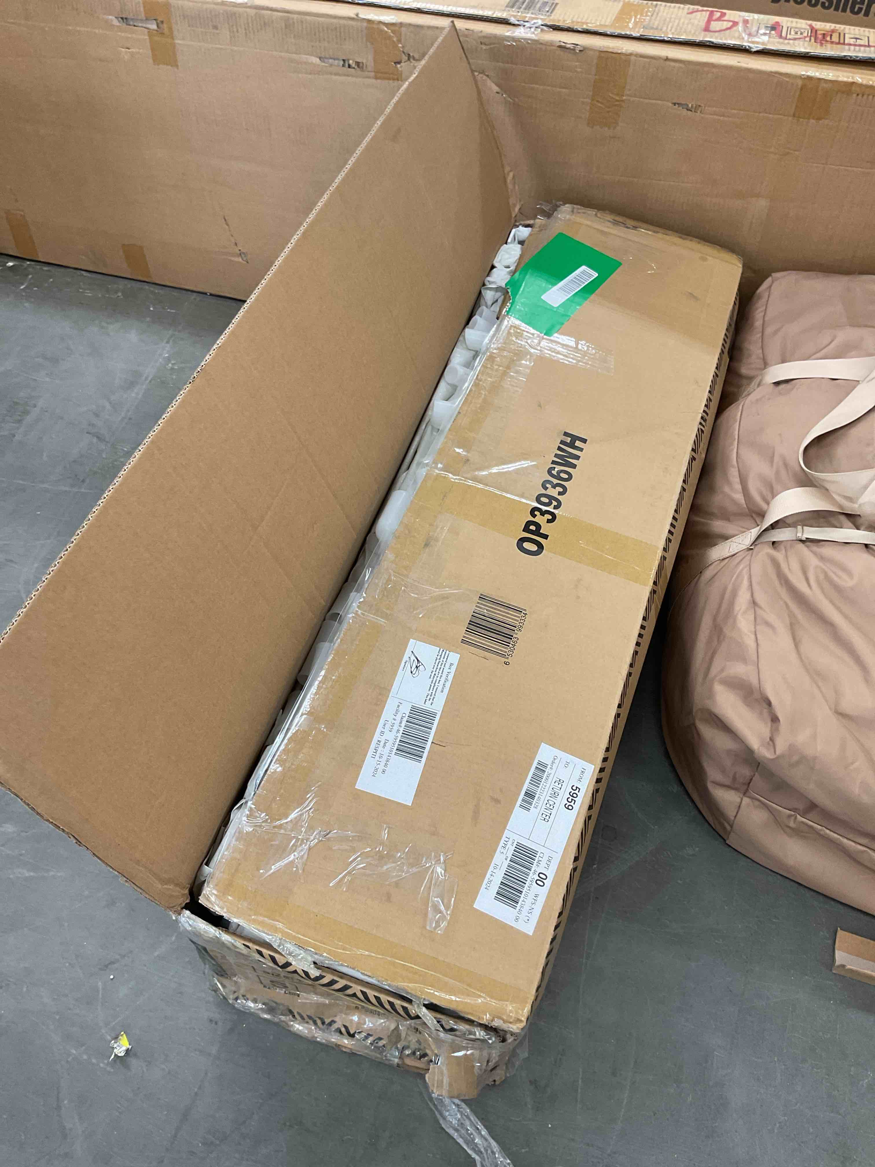 https://s3.amazonaws.com/lotting-images-prod/bidfta/RED5218496_1730742831260.jpeg
