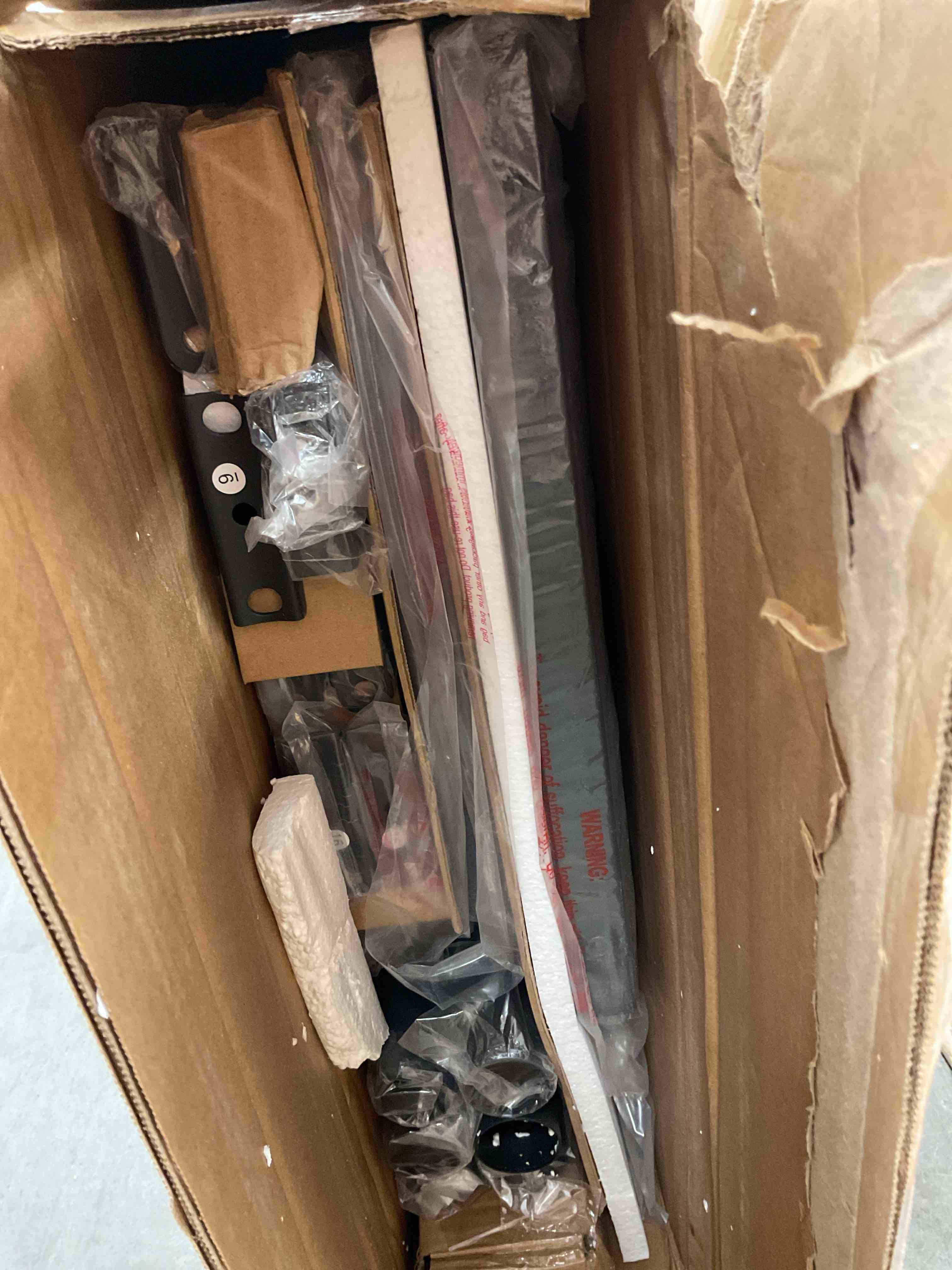https://s3.amazonaws.com/lotting-images-prod/bidfta/RED5218497_1730742668764.jpeg