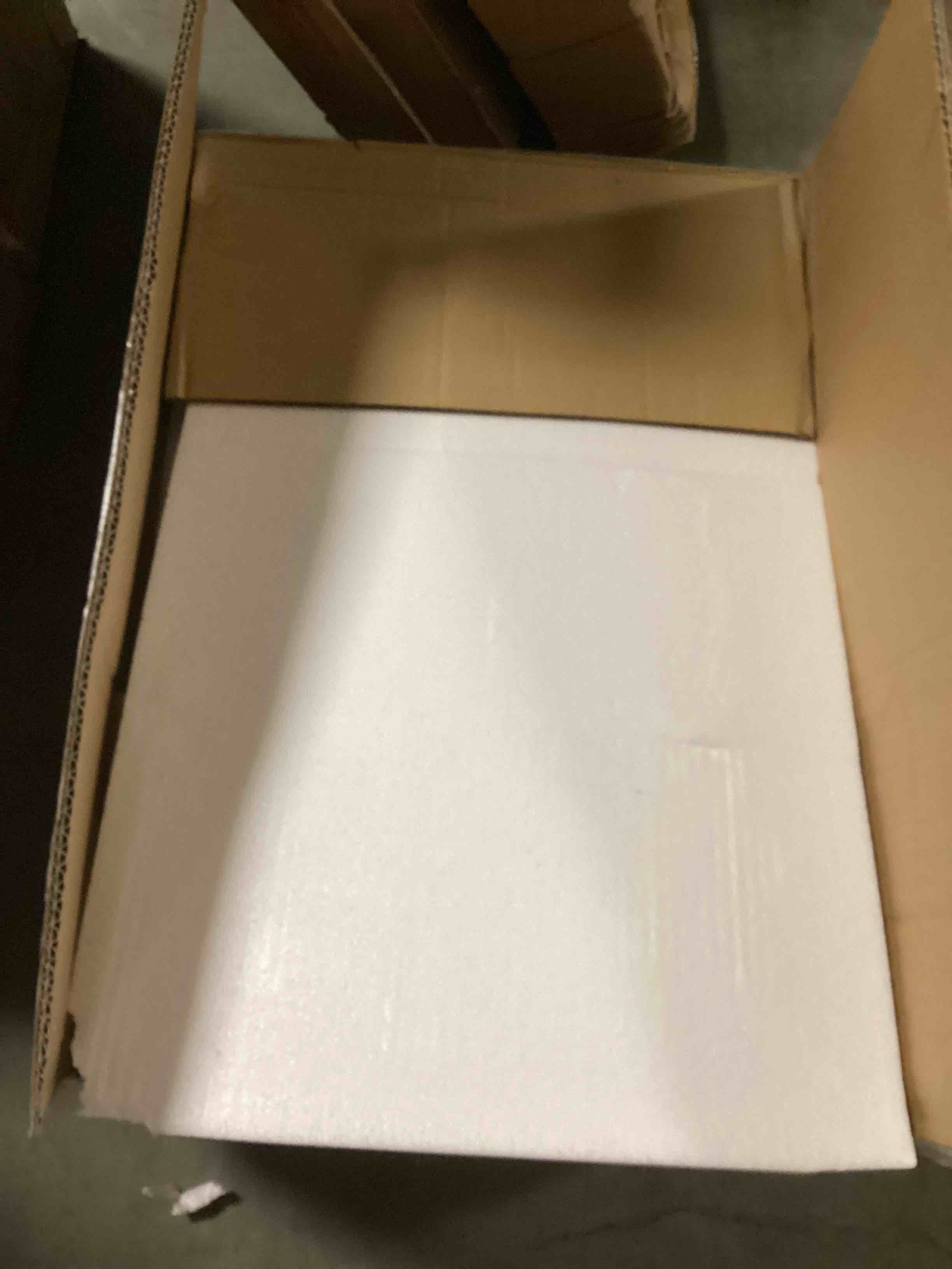 https://s3.amazonaws.com/lotting-images-prod/bidfta/RED5219282_1695690716897.jpeg