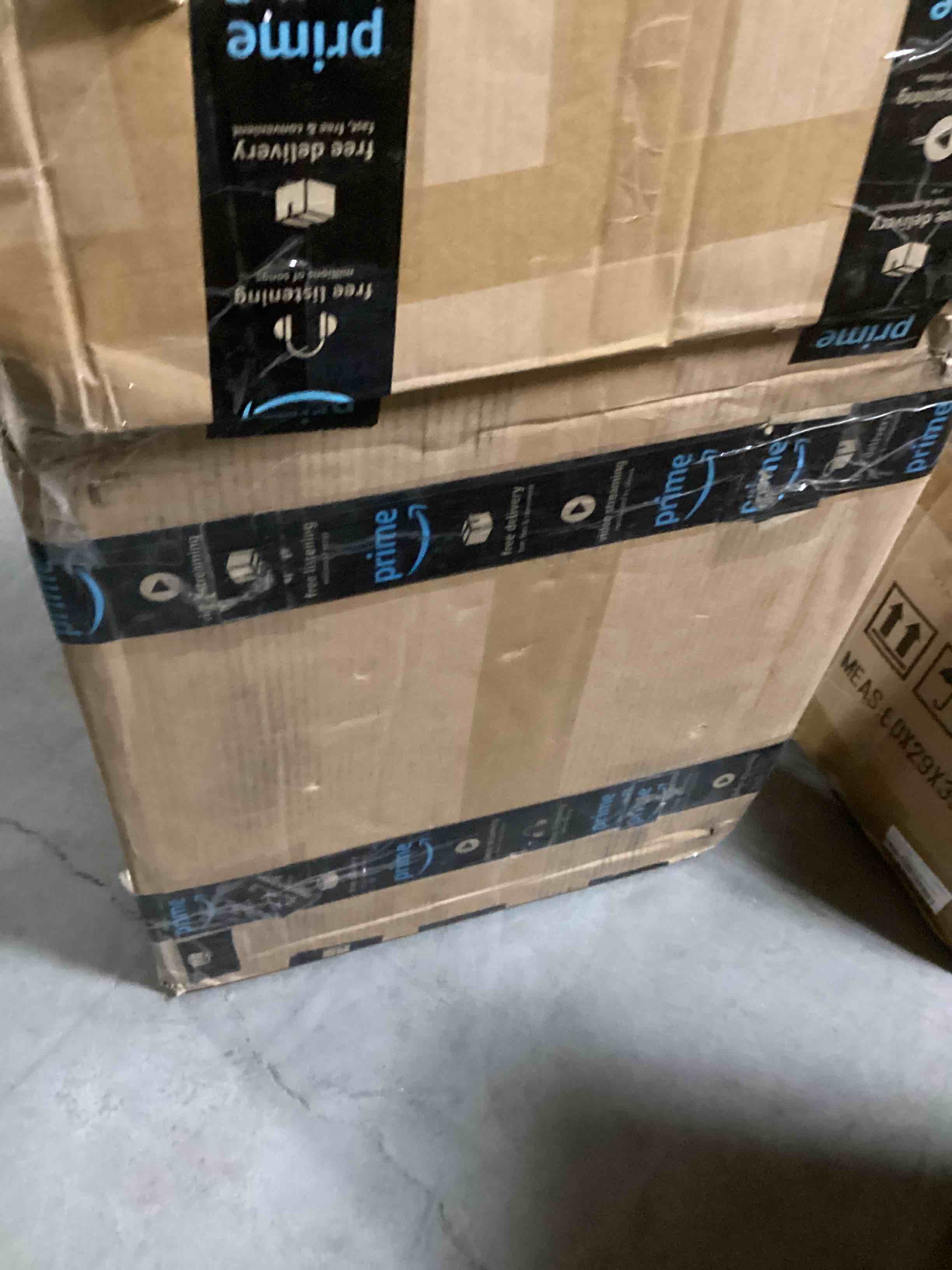 https://s3.amazonaws.com/lotting-images-prod/bidfta/RED5219292_1695691546734.jpeg