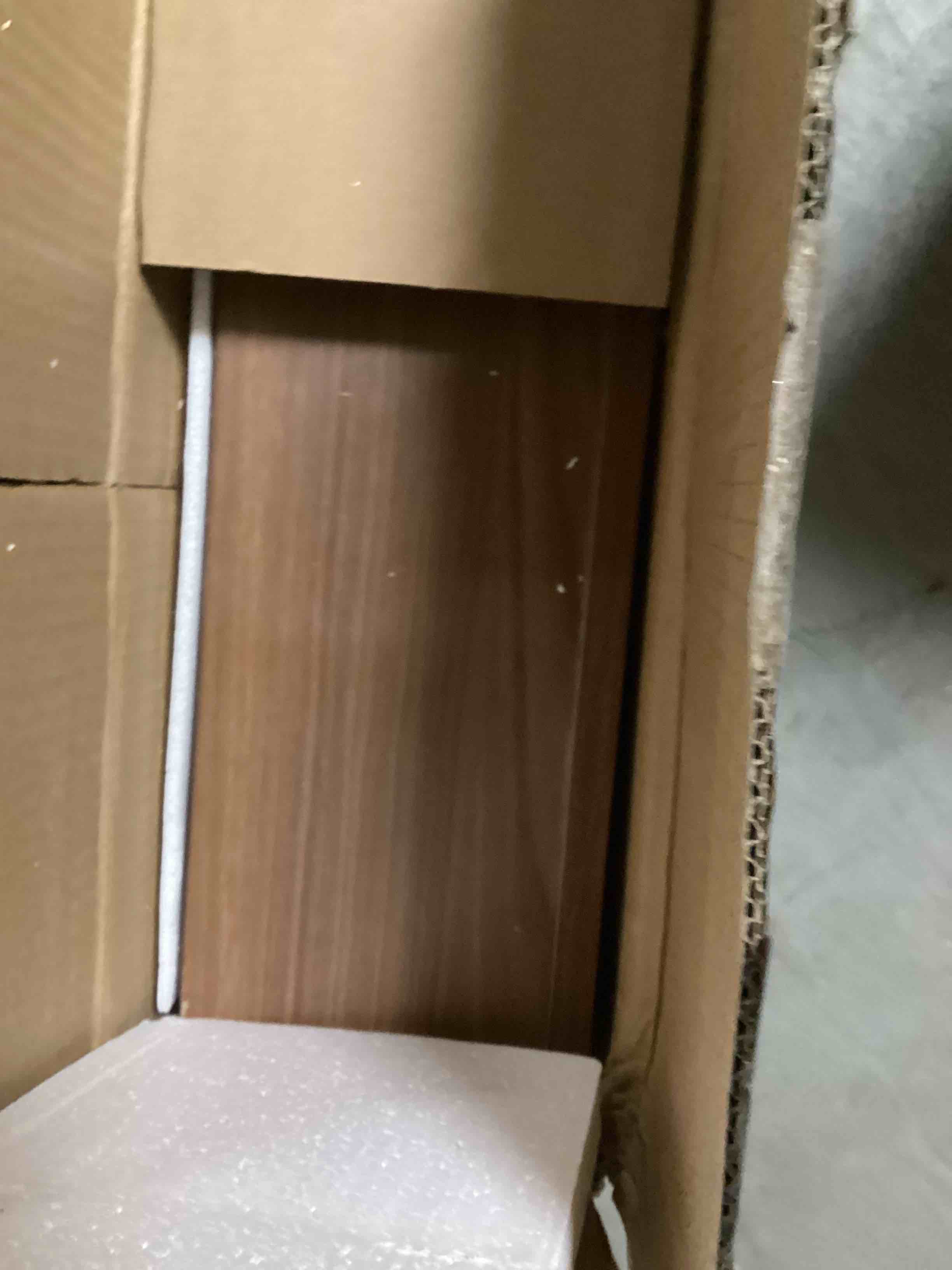https://s3.amazonaws.com/lotting-images-prod/bidfta/RED5219292_1695691555577.jpeg