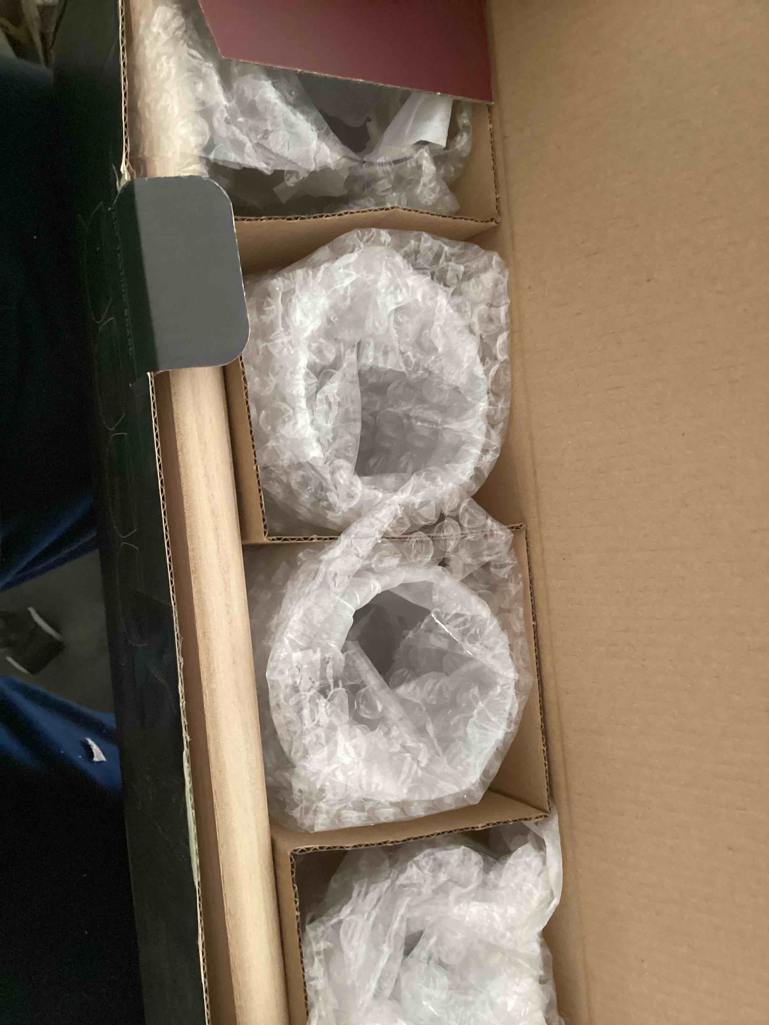 https://s3.amazonaws.com/lotting-images-prod/bidfta/RED5219553_1699974364735.jpeg
