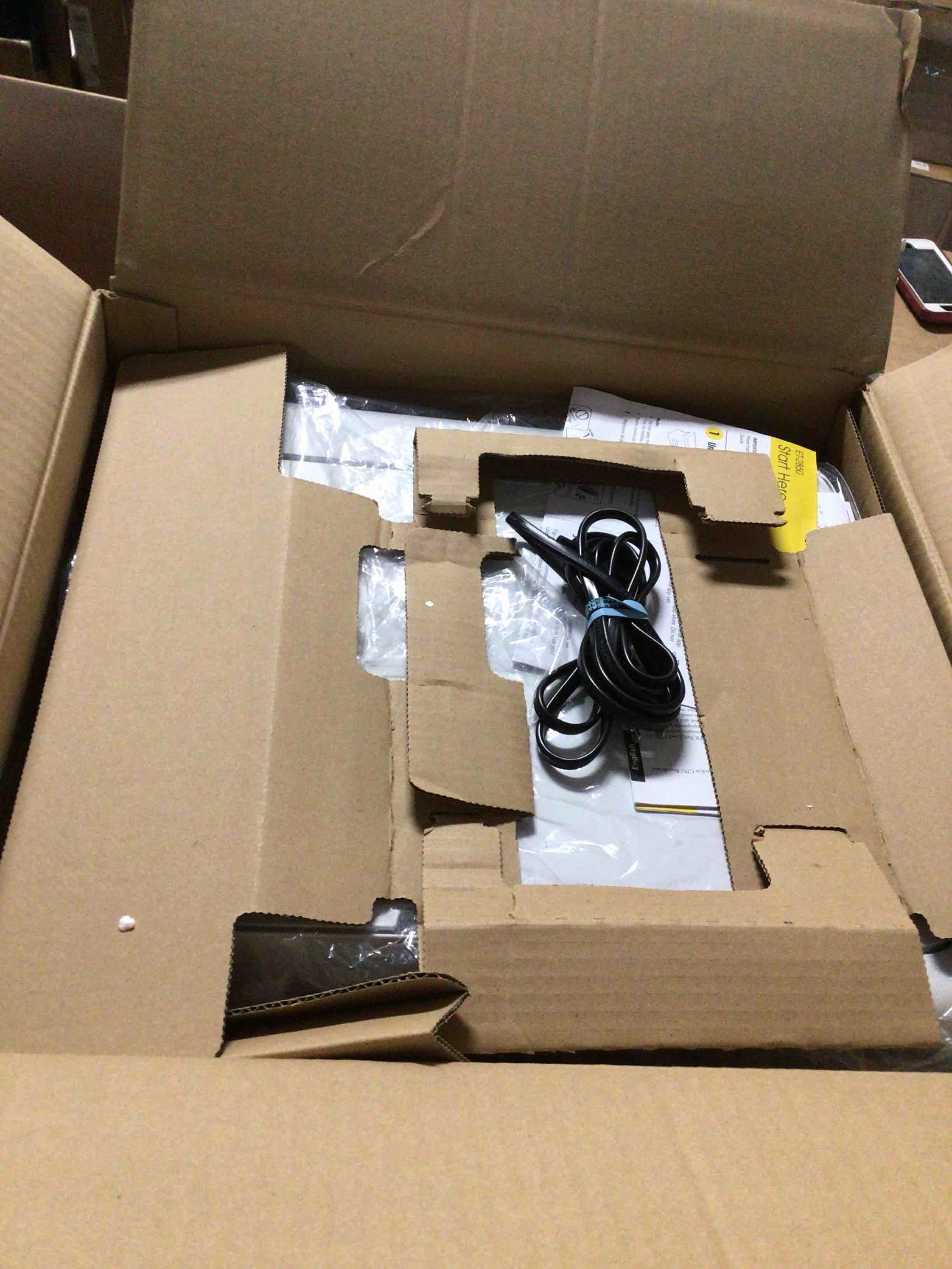 https://s3.amazonaws.com/lotting-images-prod/bidfta/RED5220044_1701372398872.jpeg