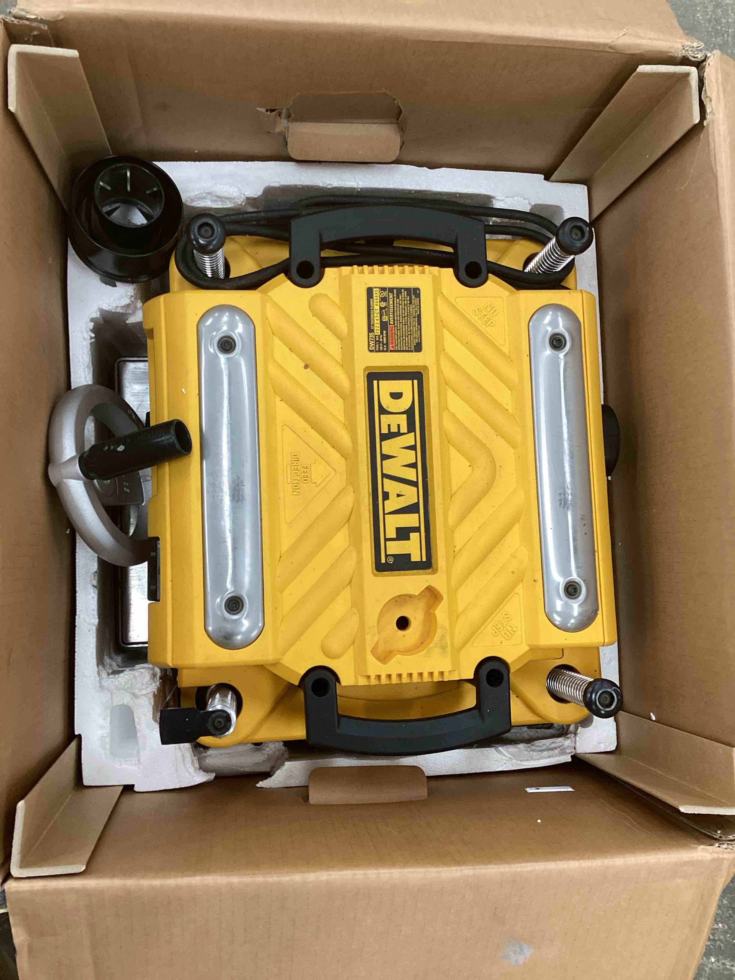 https://s3.amazonaws.com/lotting-images-prod/bidfta/RED5221030_1714576941331.jpeg