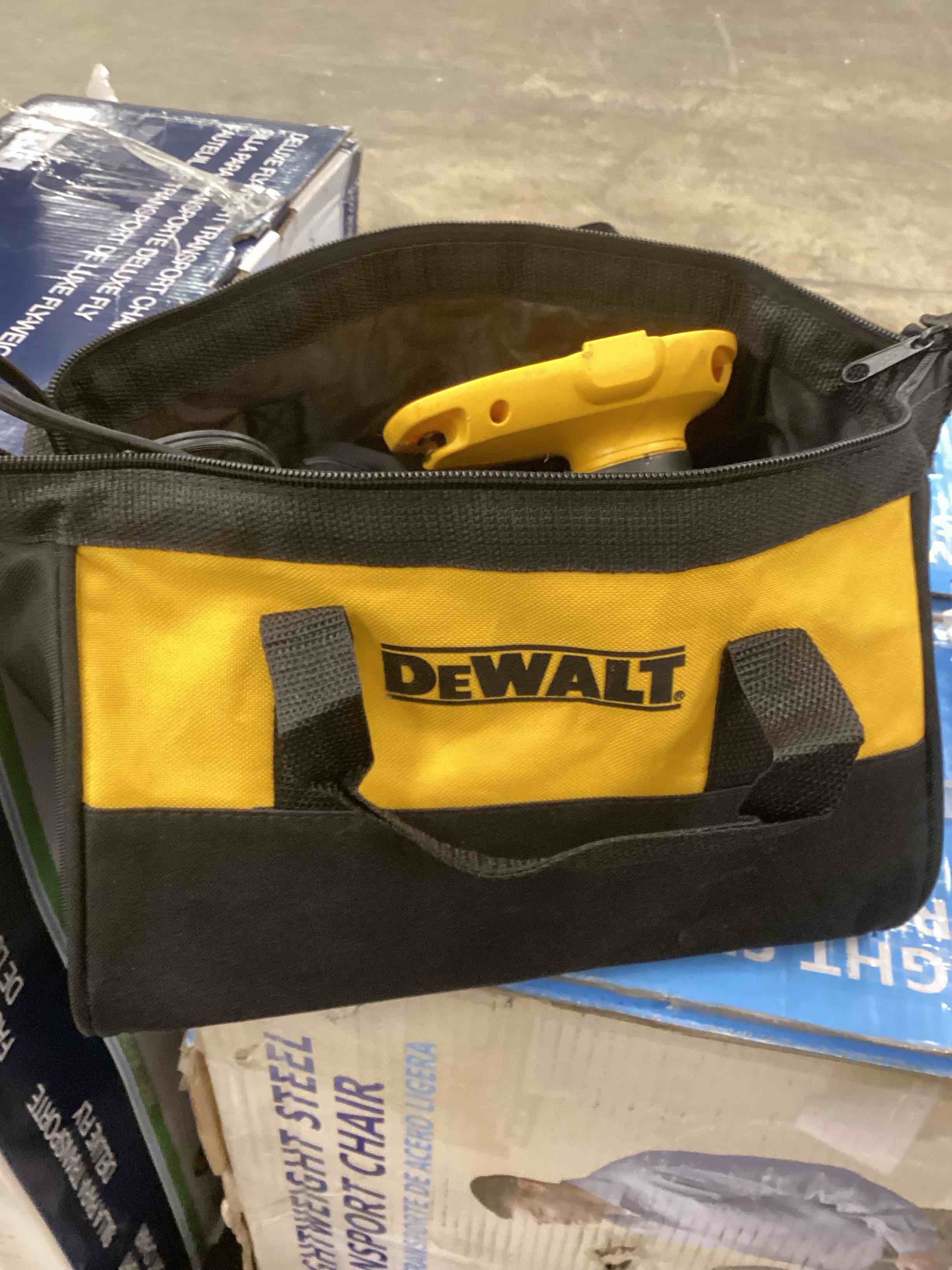 https://s3.amazonaws.com/lotting-images-prod/bidfta/RED5221253_1714583396047.jpeg