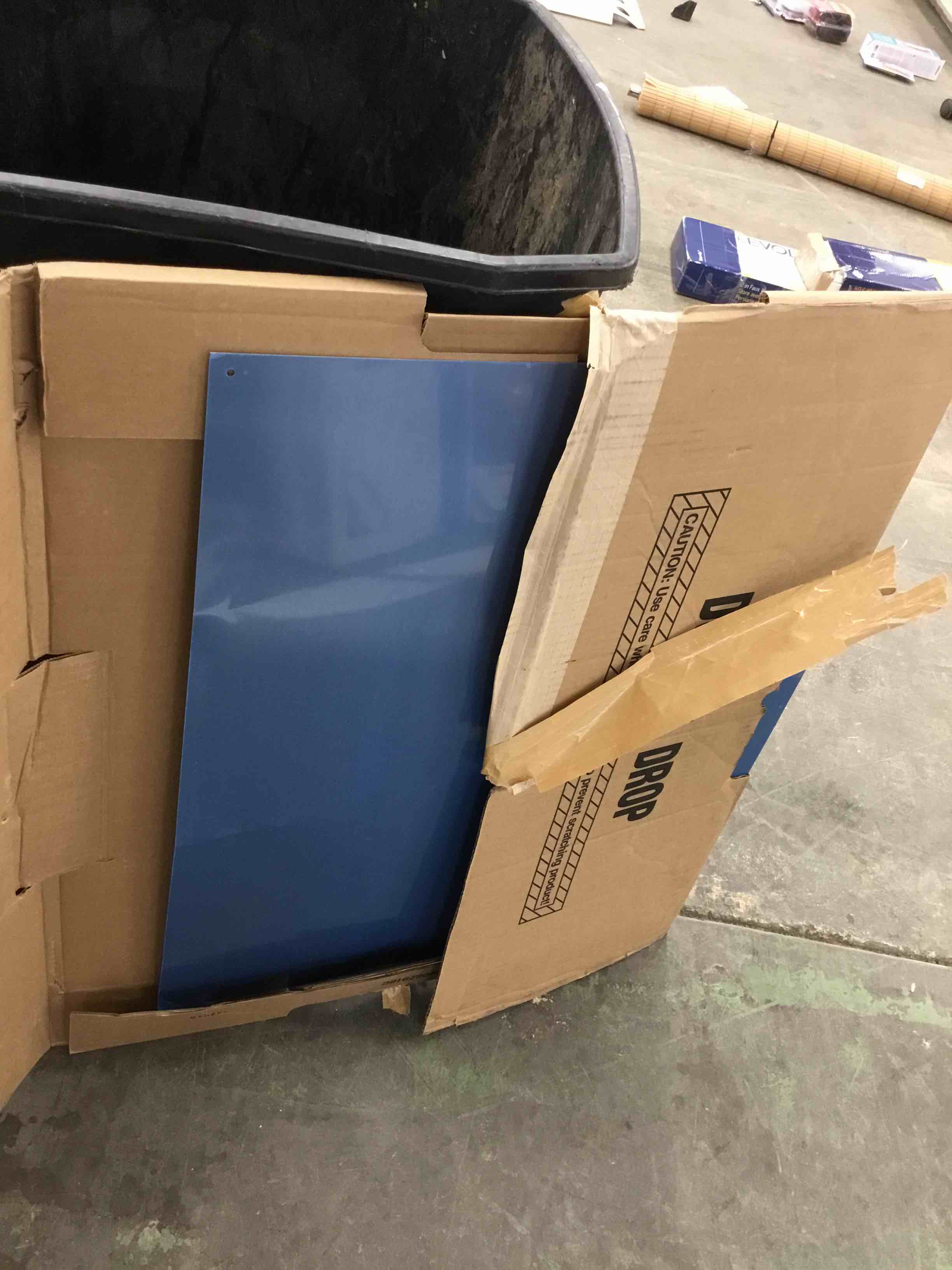 https://s3.amazonaws.com/lotting-images-prod/bidfta/RED5221303_1714858578500.jpeg