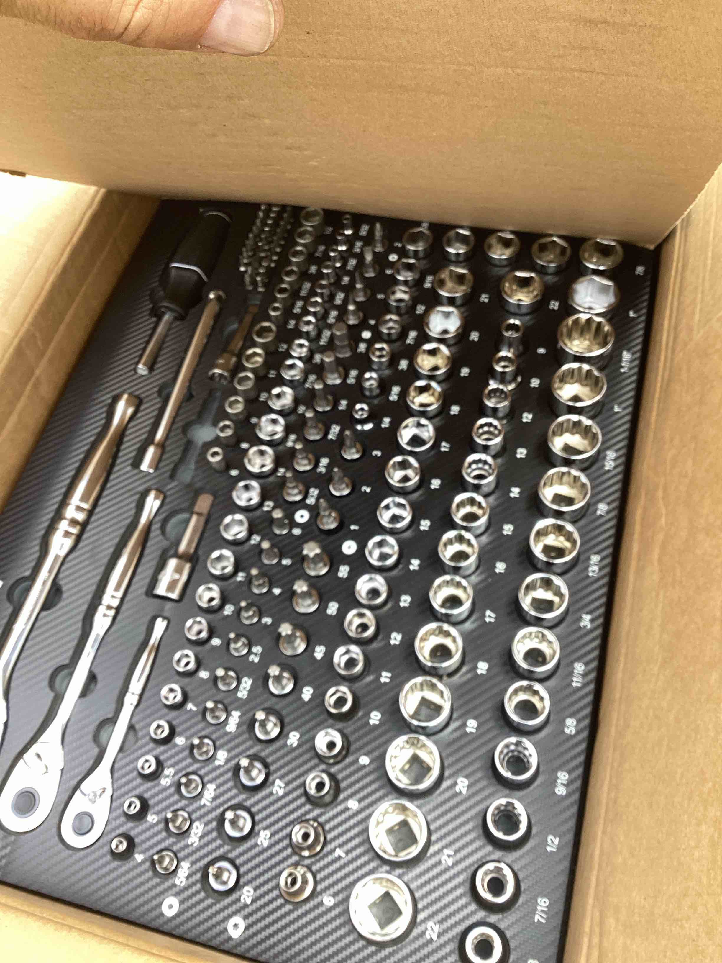 https://s3.amazonaws.com/lotting-images-prod/bidfta/RED5223062_1723052883577.jpeg