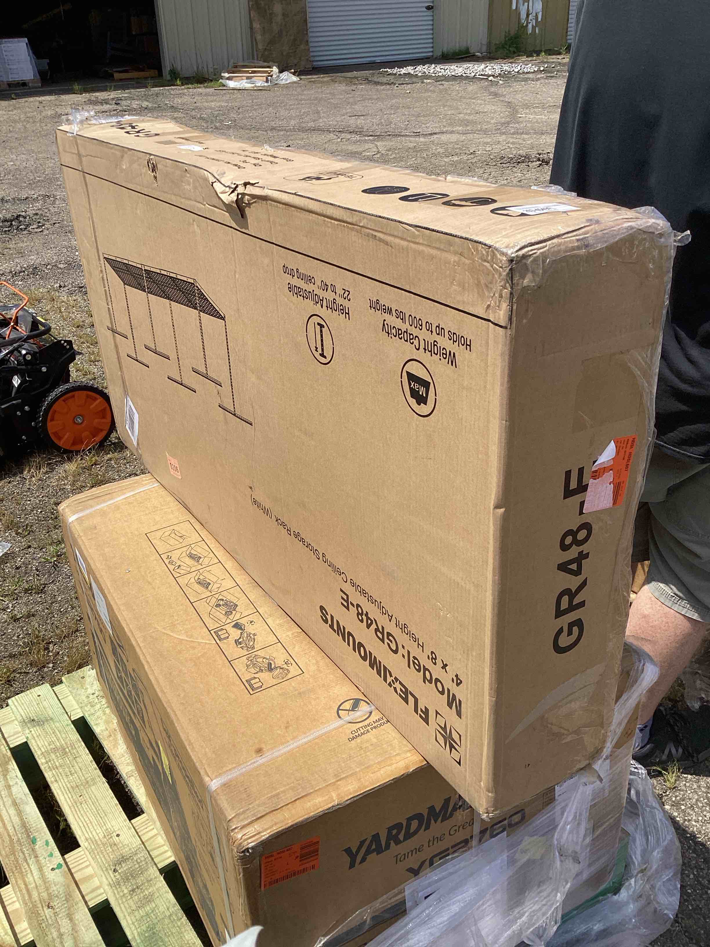 https://s3.amazonaws.com/lotting-images-prod/bidfta/RED5223072_1723051228903.jpeg