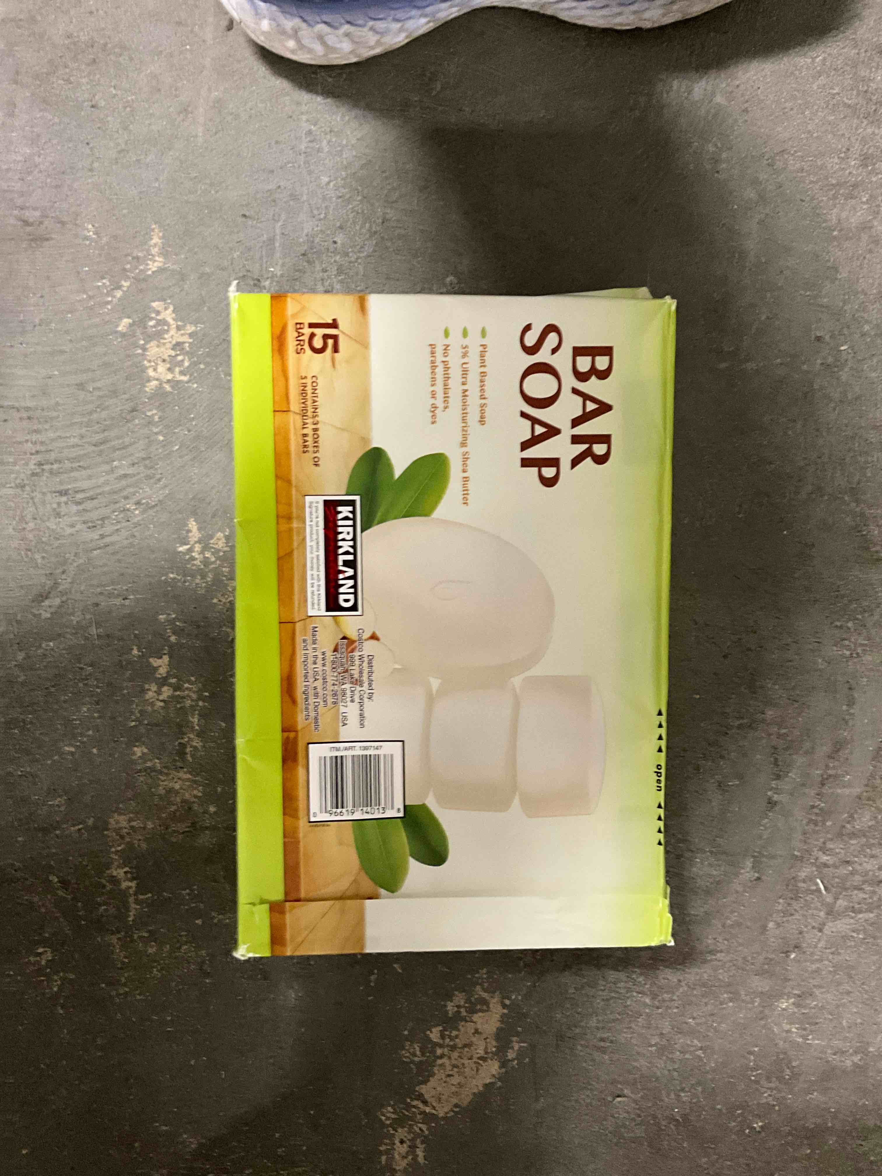 https://s3.amazonaws.com/lotting-images-prod/bidfta/RED5223417_1724424426251.jpeg