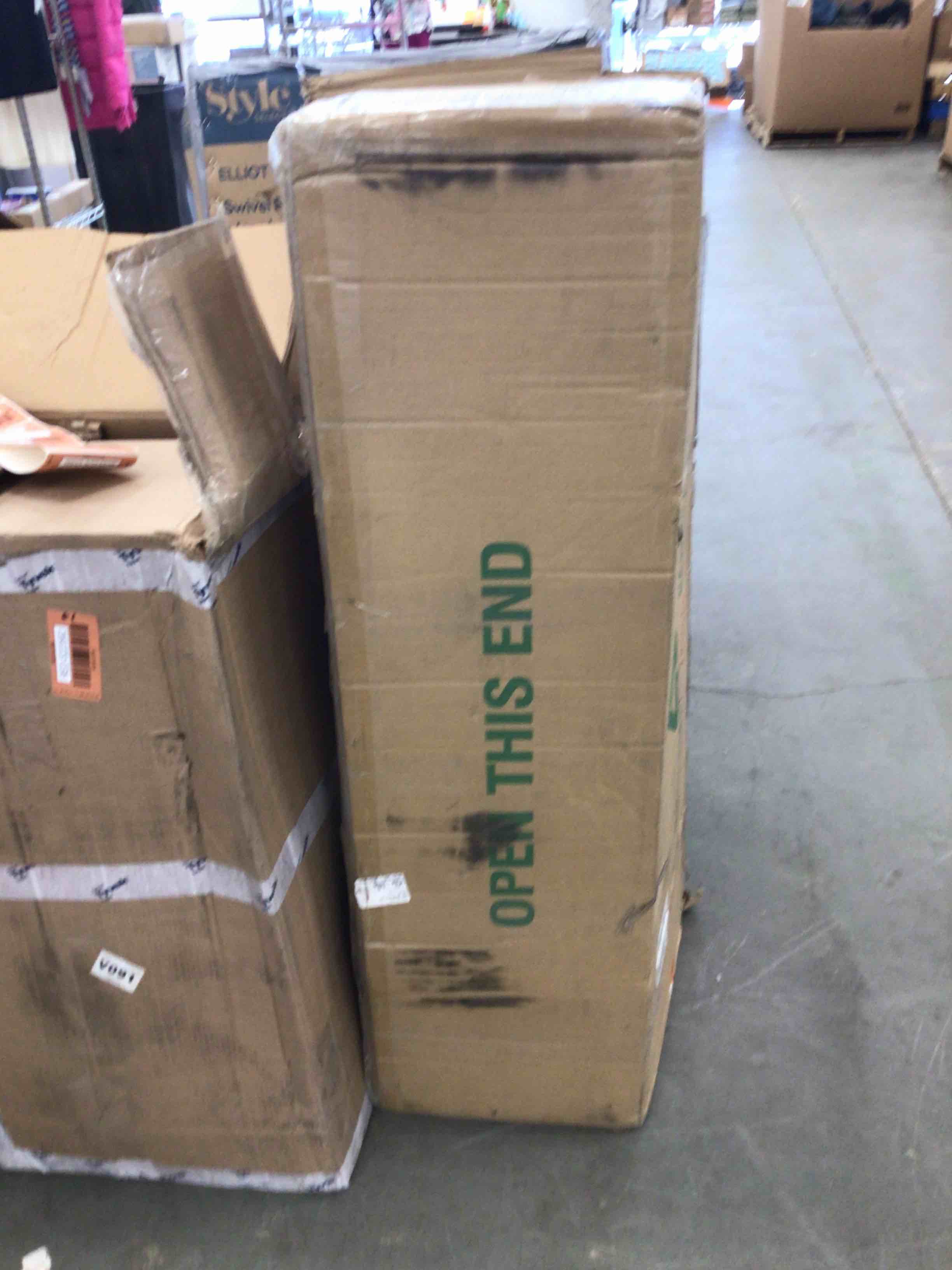 https://s3.amazonaws.com/lotting-images-prod/bidfta/RED5223585_1706978966718.jpeg