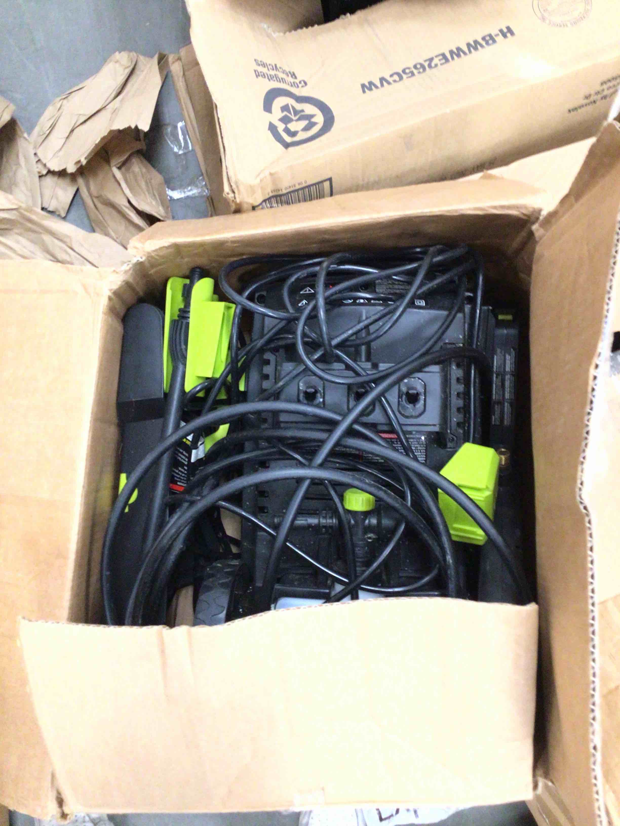 https://s3.amazonaws.com/lotting-images-prod/bidfta/RED5223597_1706974455760.jpeg