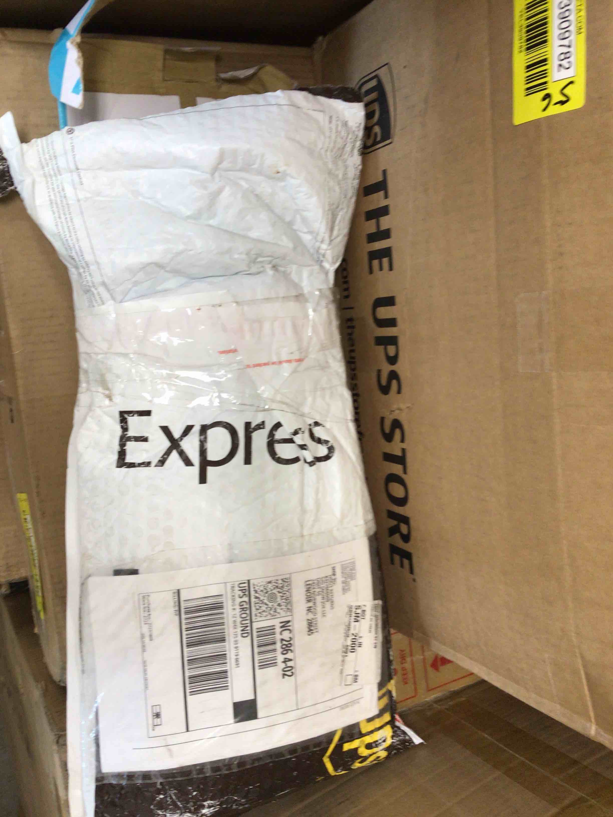 https://s3.amazonaws.com/lotting-images-prod/bidfta/RED5223615_1706970766551.jpeg