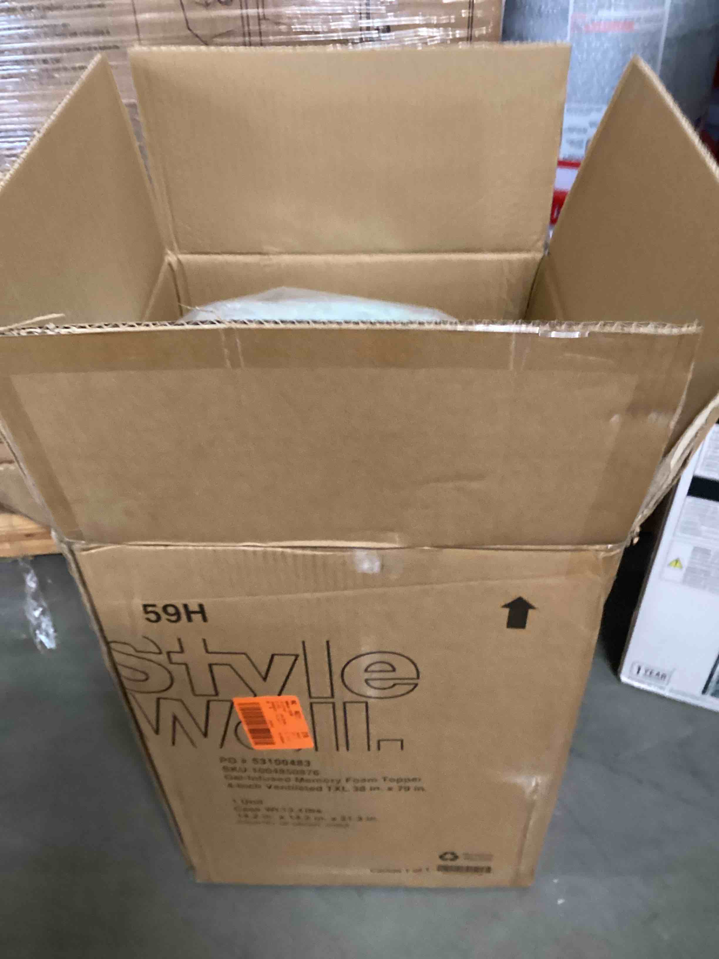 https://s3.amazonaws.com/lotting-images-prod/bidfta/RED5226582_1698074779226.jpeg