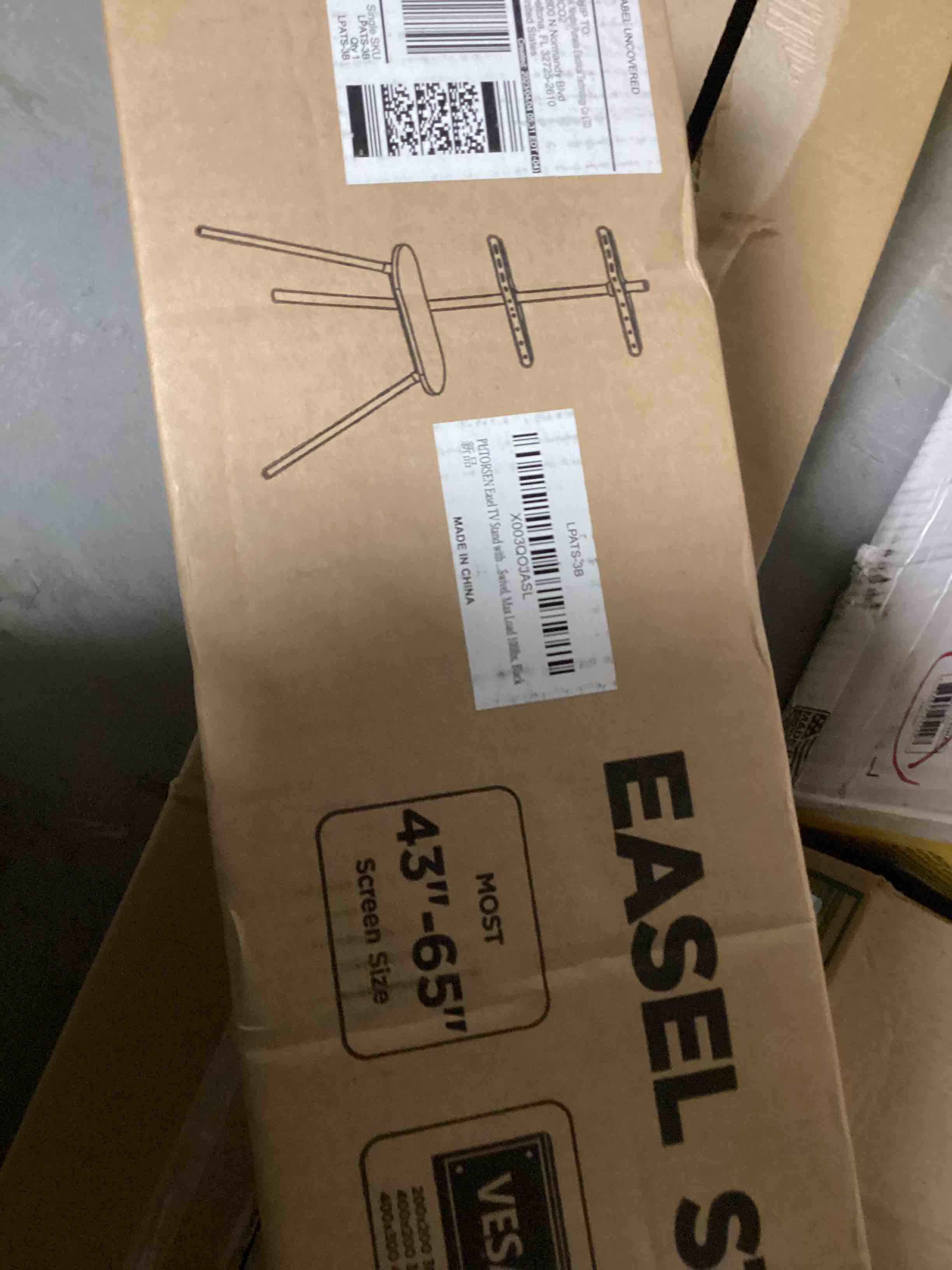 https://s3.amazonaws.com/lotting-images-prod/bidfta/RED5227770_1700598840655.jpeg