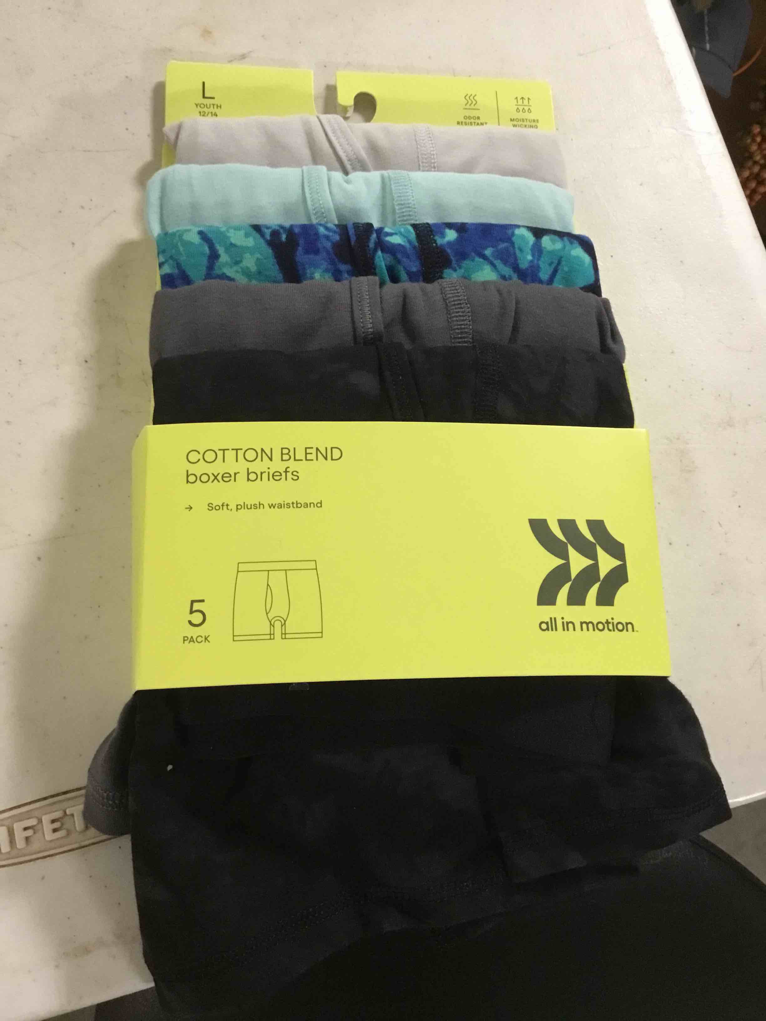https://s3.amazonaws.com/lotting-images-prod/bidfta/RED5227879_1701983207574.jpeg