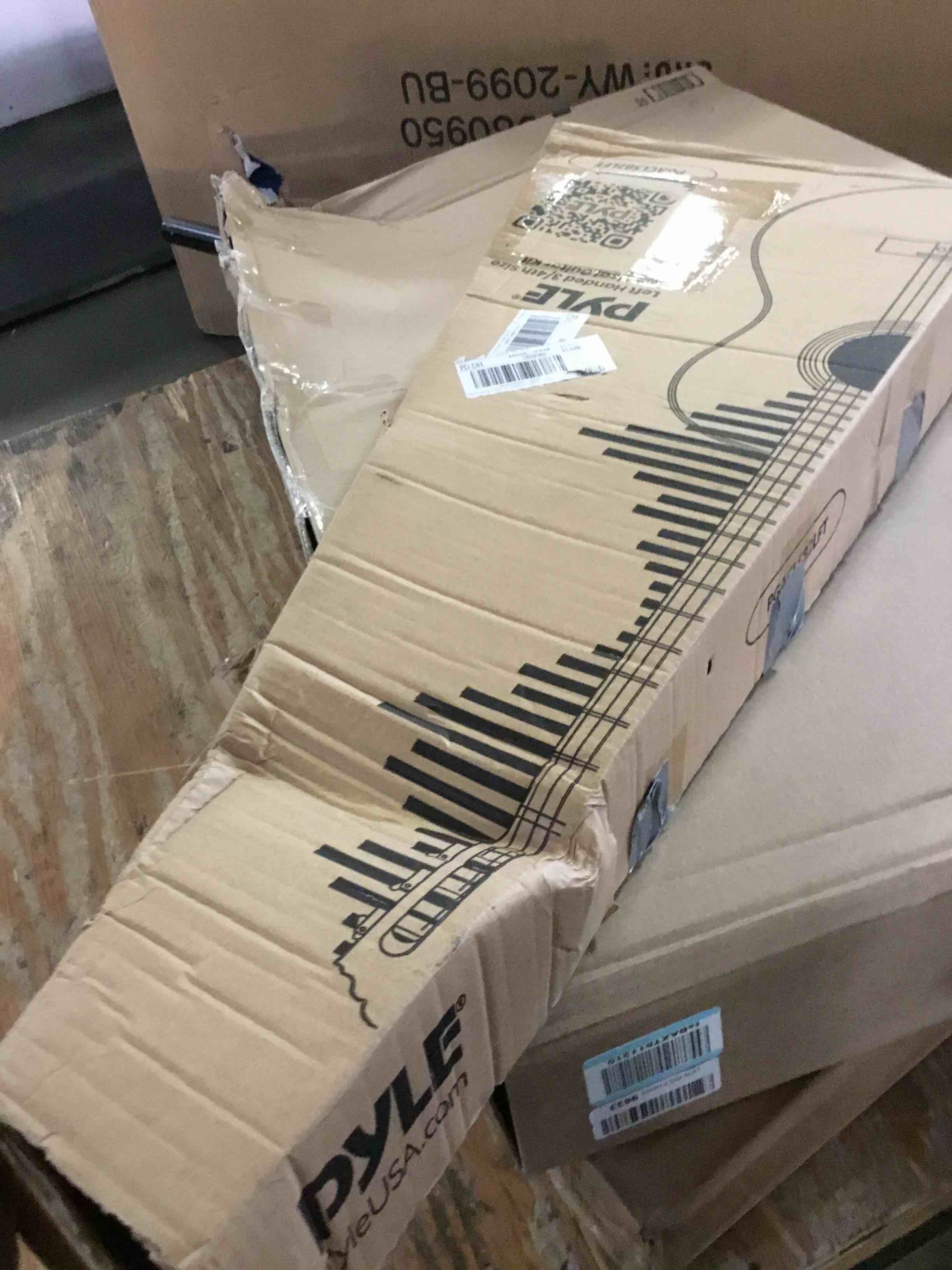 https://s3.amazonaws.com/lotting-images-prod/bidfta/RED5228229_1694088987390.jpeg