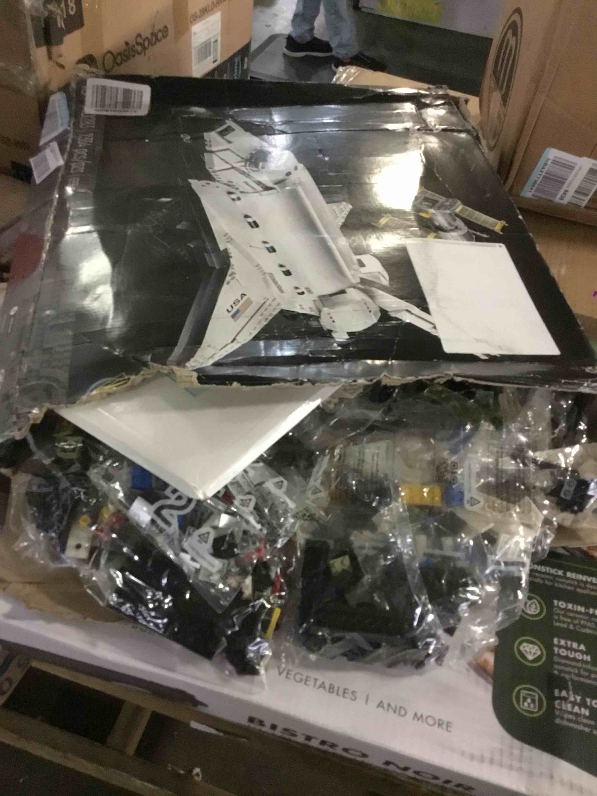https://s3.amazonaws.com/lotting-images-prod/bidfta/RED5228401_1694178539156.jpeg