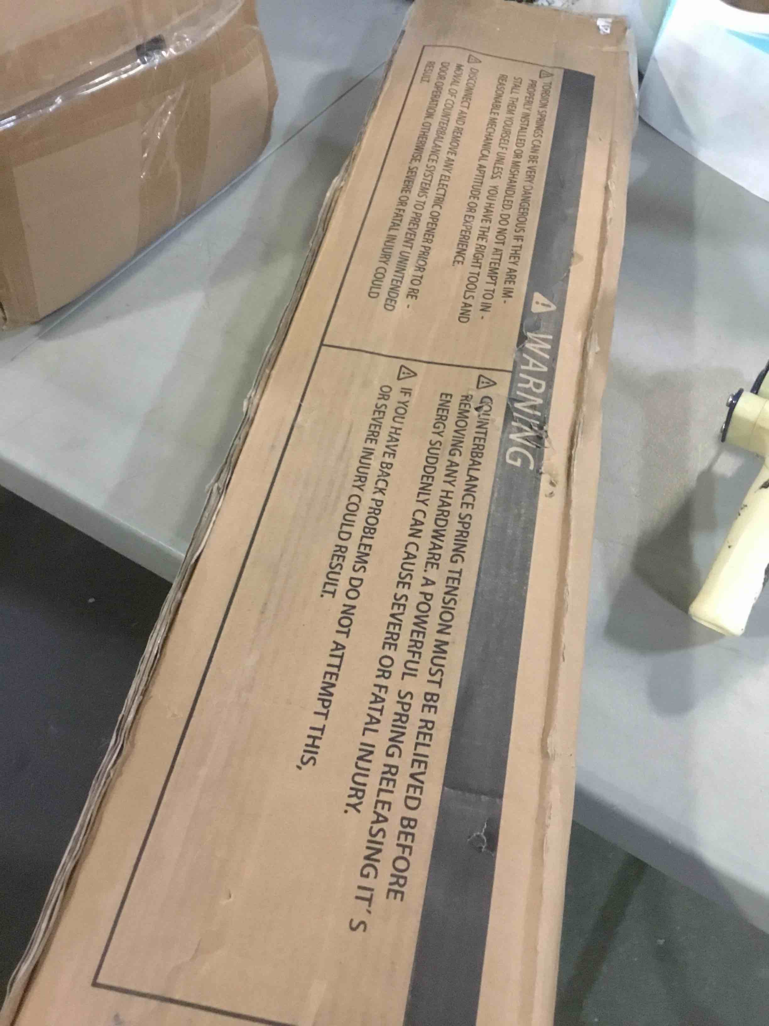 https://s3.amazonaws.com/lotting-images-prod/bidfta/RED5228600_1694354131910.jpeg