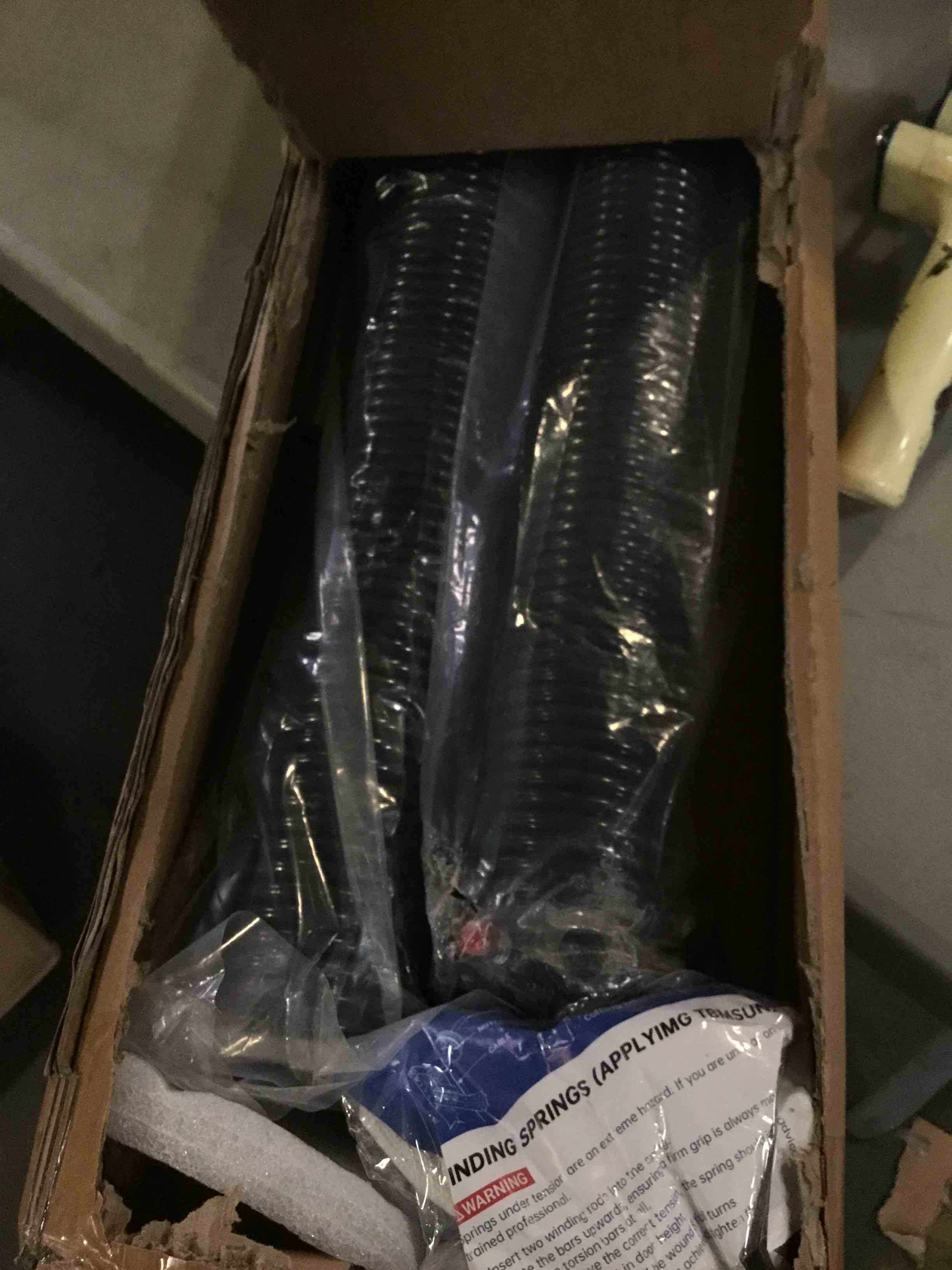 https://s3.amazonaws.com/lotting-images-prod/bidfta/RED5228600_1694354171456.jpeg