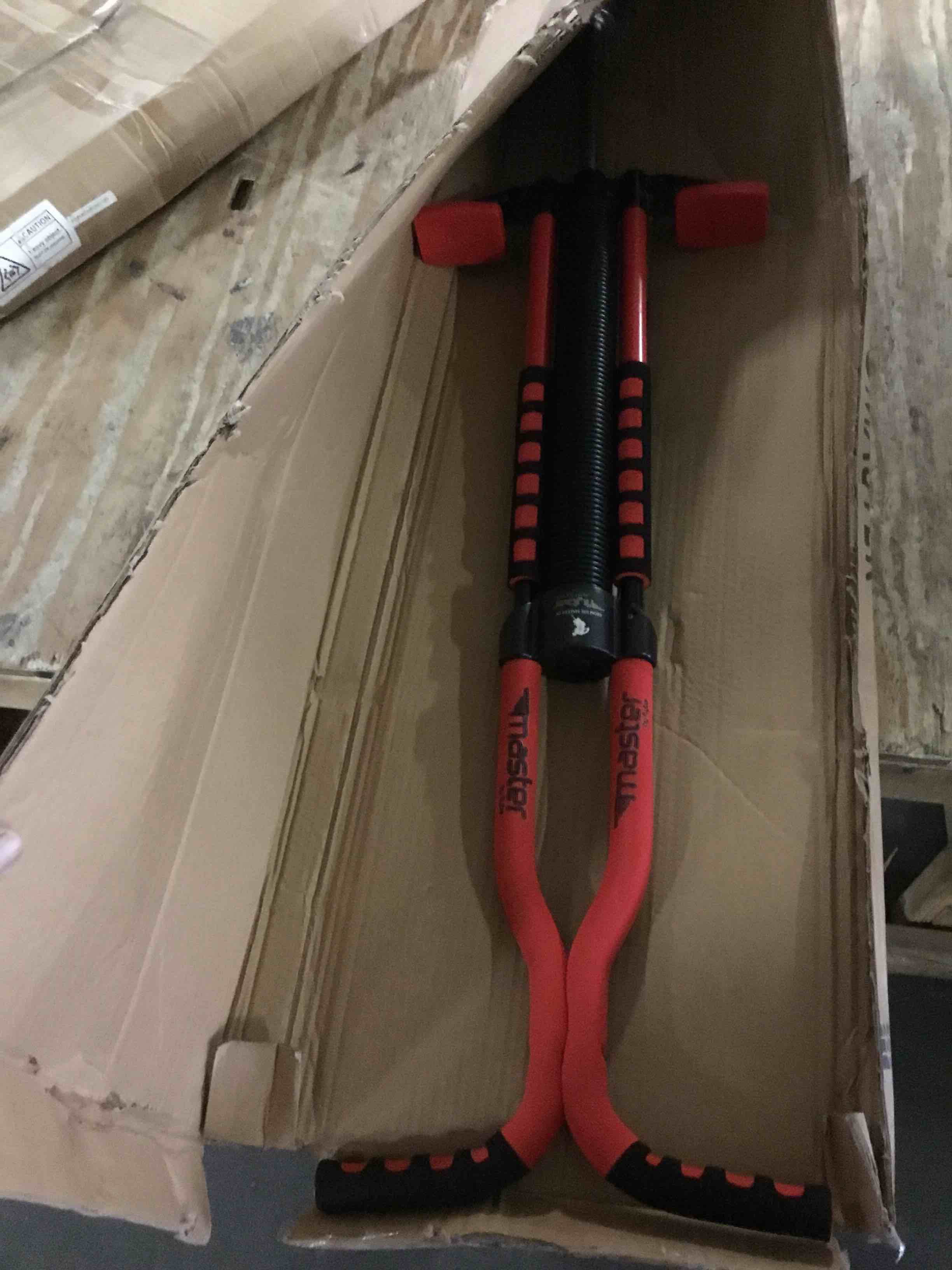 https://s3.amazonaws.com/lotting-images-prod/bidfta/RED5228926_1694529230844.jpeg